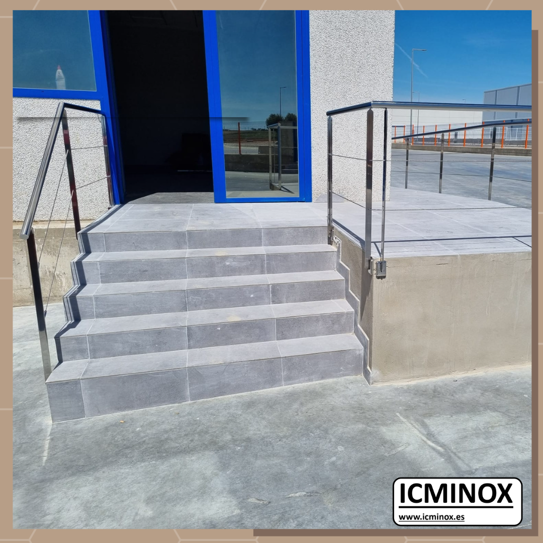 Barandillas de acero inoxidable con cables tensores y pasamanos adaptados: de Icminox Barandillas de acero inoxidable con cables tensores y pasamanos adaptados: de Icminox