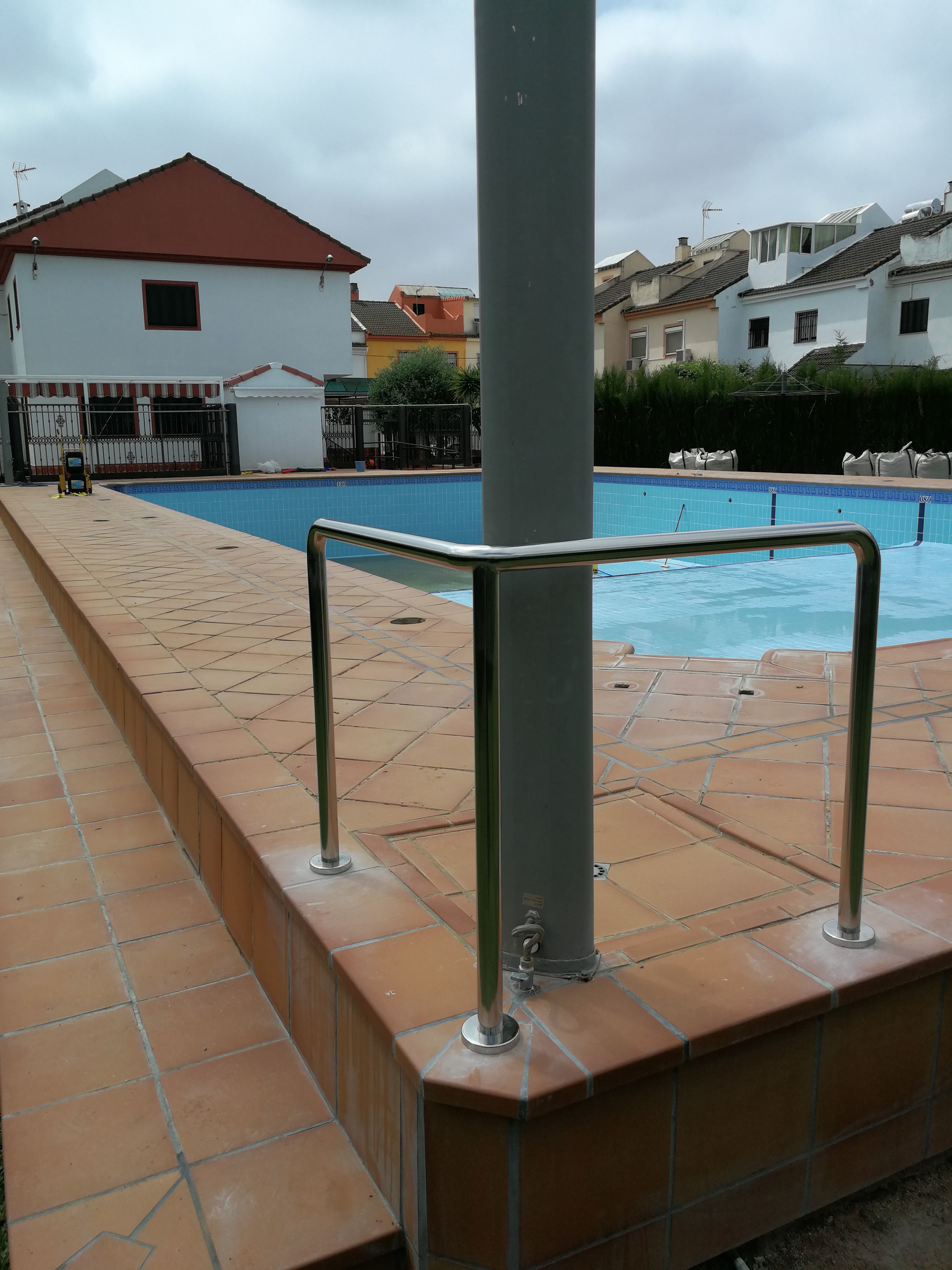 Barandillas de acero inoxidable para zona de piscina de comunidad de vecinos Barandillas de acero inoxidable para zona de piscina de comunidad de vecinos