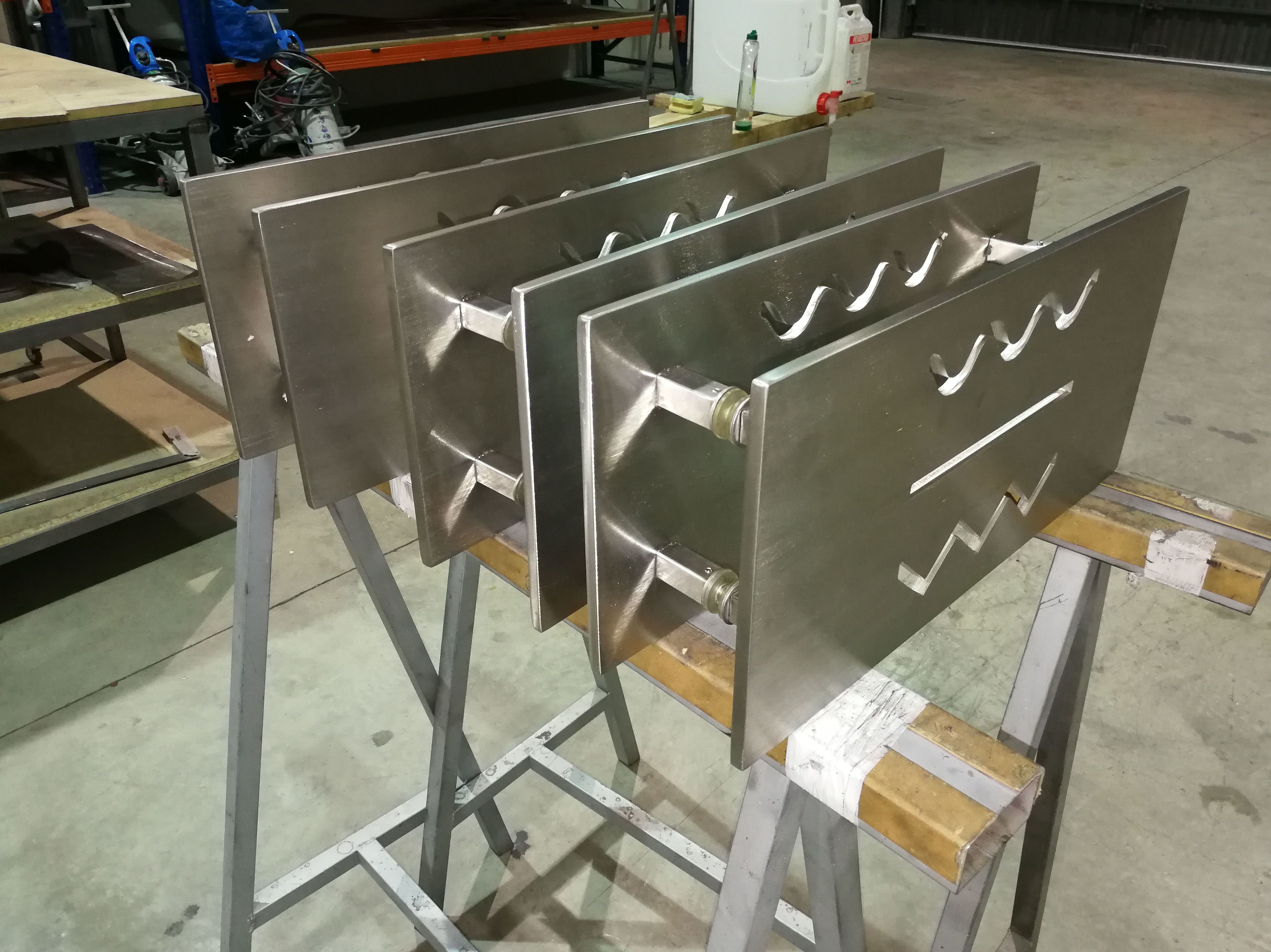 Tiradores de acero inoxidable personalizados para puertas de vidrio o aluminio. Tiradores de acero inoxidable personalizados para puertas de vidrio o aluminio.