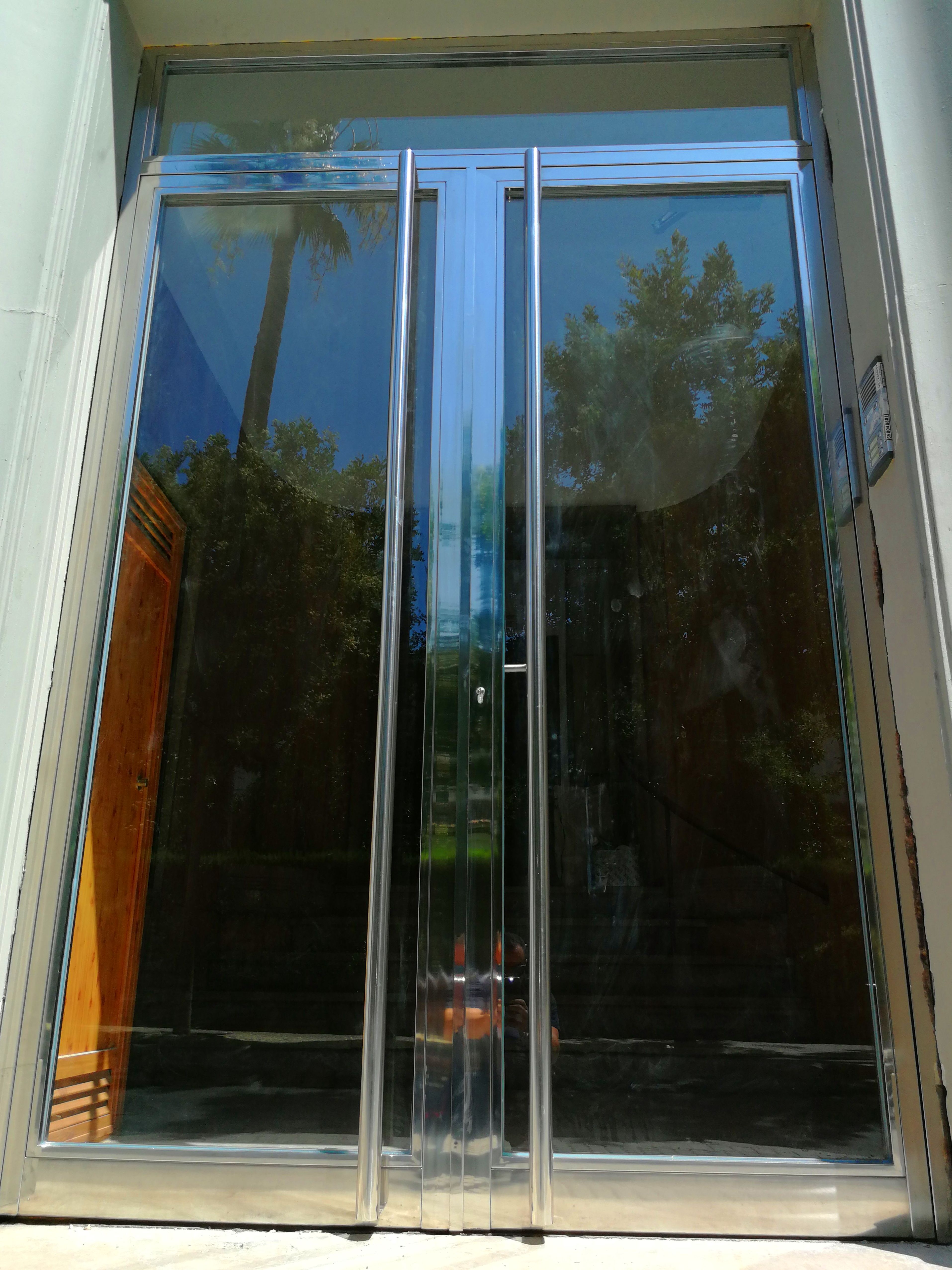 Puertas de acero inoxidable y vidrio Puertas de acero inoxidable y vidrio