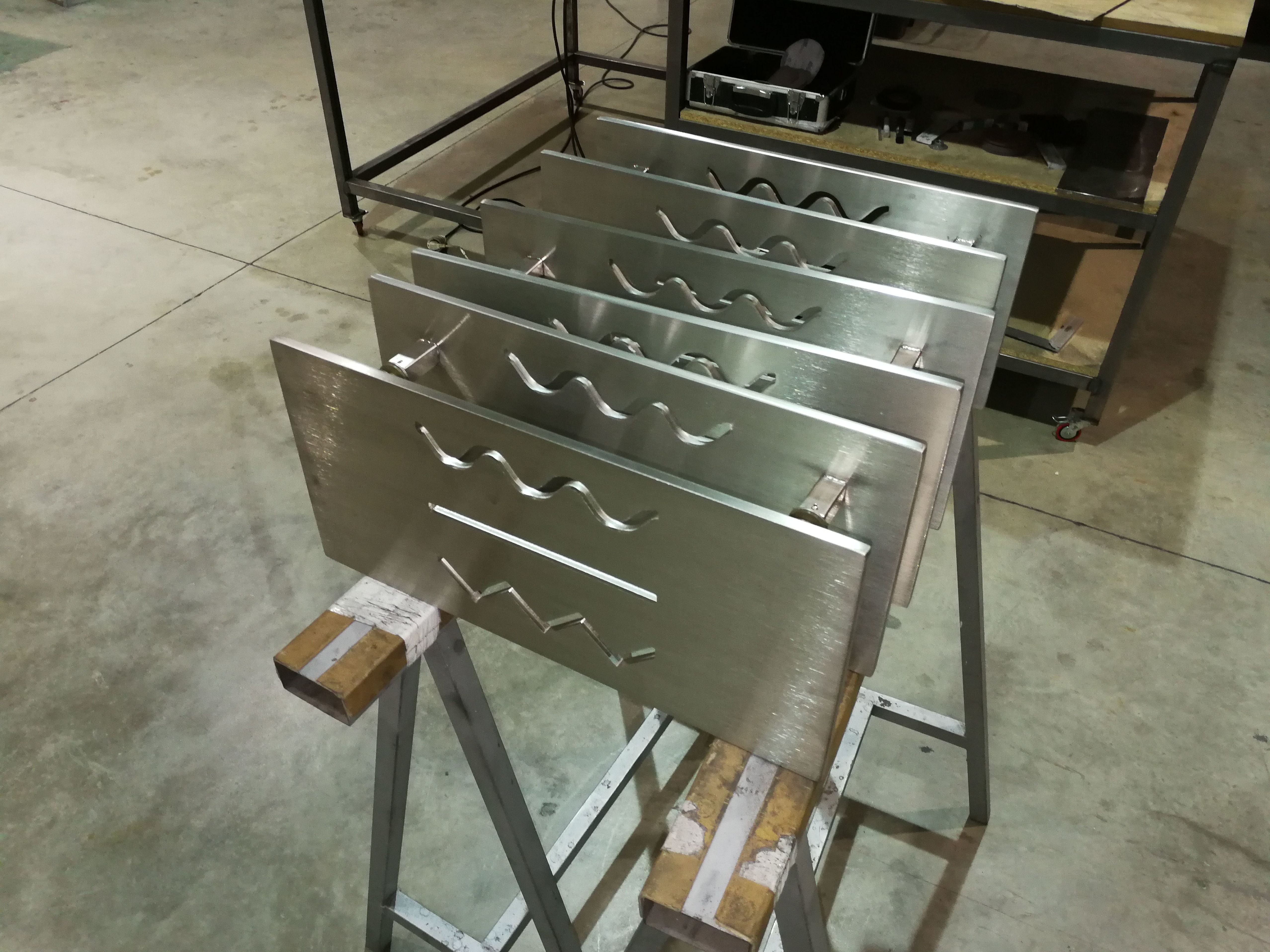 Tiradores de acero inoxidable personalizados para puertas de vidrio o aluminio. Tiradores de acero inoxidable personalizados para puertas de vidrio o aluminio.
