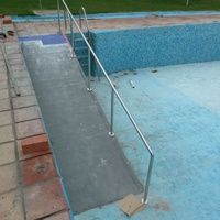 Barandilla de acero inoxidable para rampa de acceso a piscina: de Icminox Barandilla de acero inoxidable para rampa de acceso a piscina: de Icminox