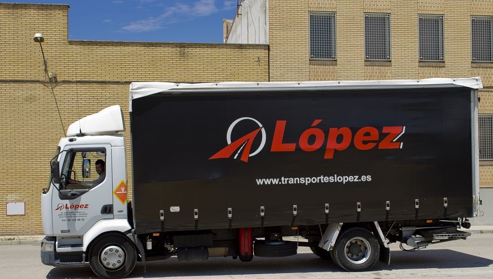 Foto 23 de Transportes de mercancía por grupaje o cargas completas en  | OPERADOR LOGÍSTICO LÓPEZ S.L