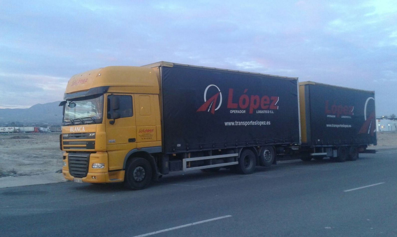 Foto 12 de Transportes de mercancía por grupaje o cargas completas en  | OPERADOR LOGÍSTICO LÓPEZ S.L