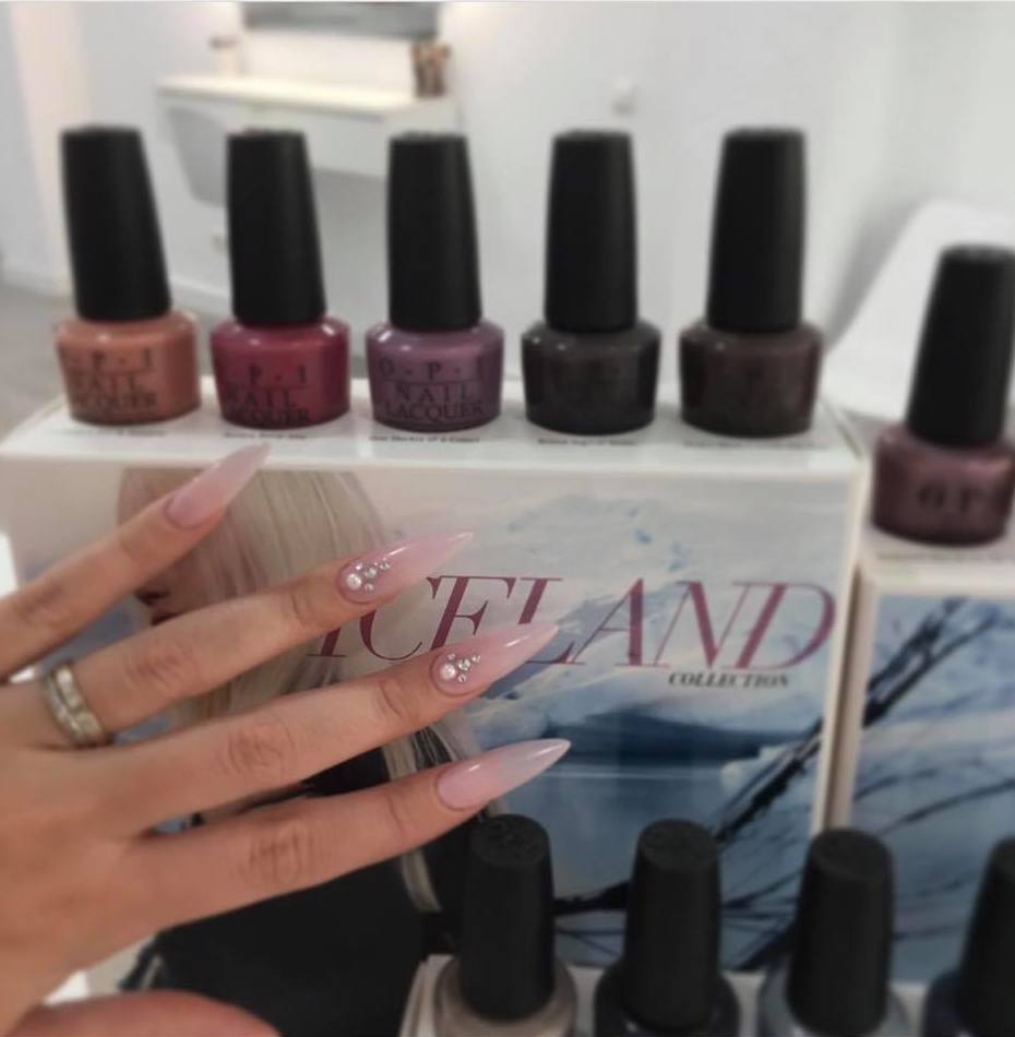 Uñas de porcelana: Servicios de Bellissima Beauty Spa Uñas de porcelana: Servicios de Bellissima Beauty Spa