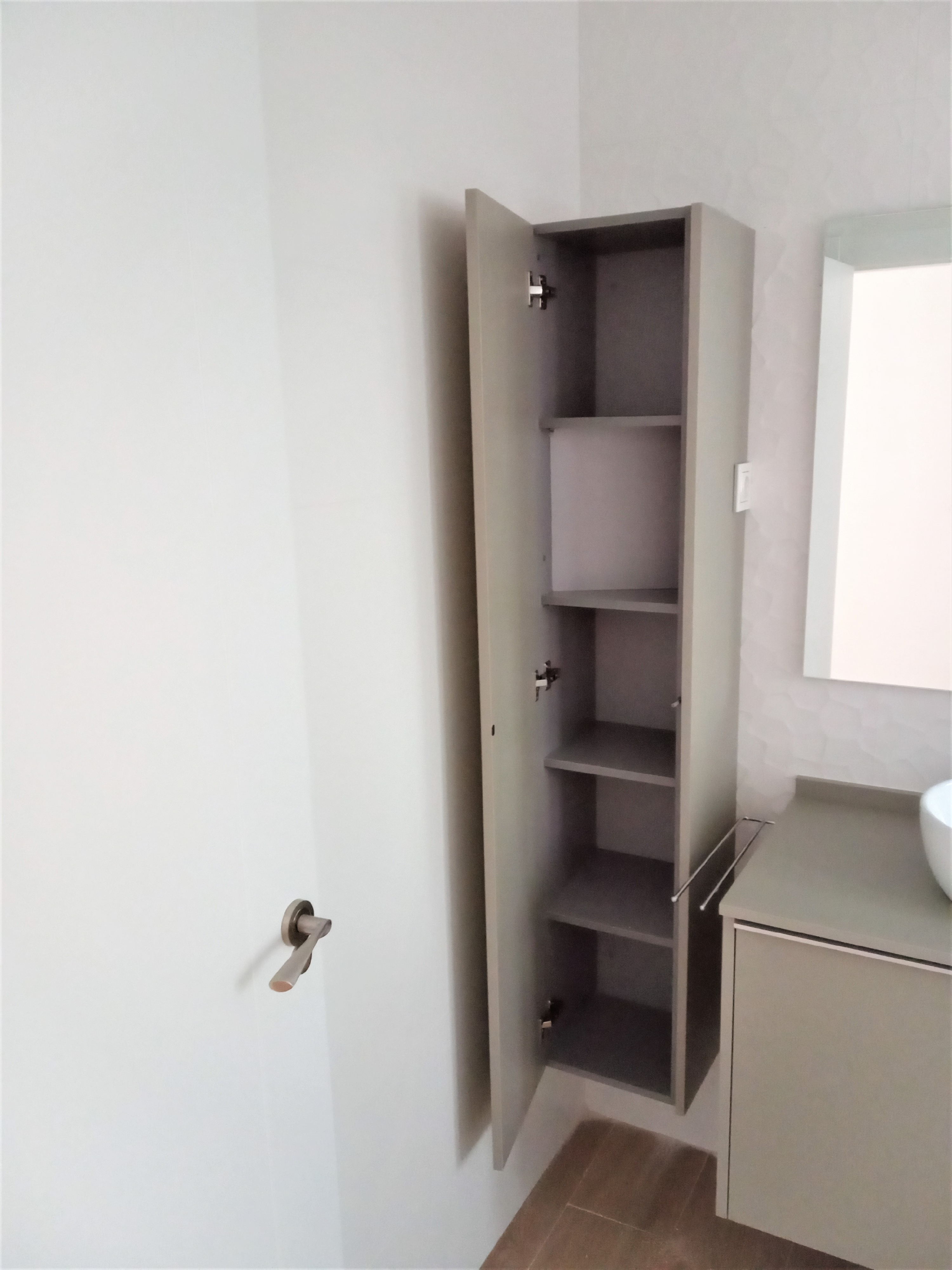 Mueble de baño y mueble auxiliar Mueble de baño y mueble auxiliar