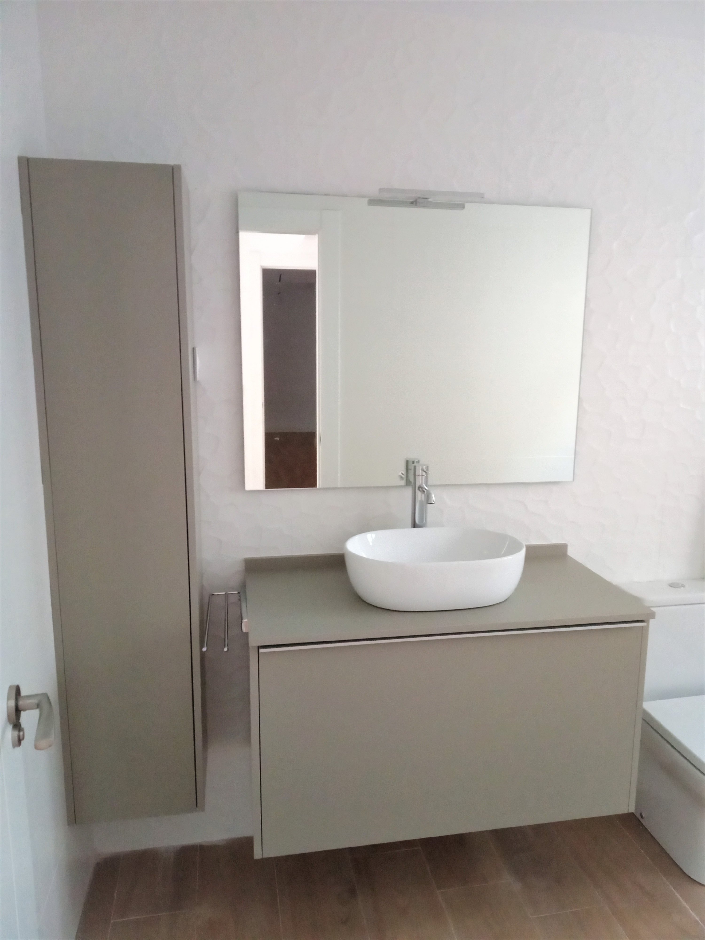 Mueble de baño y mueble auxiliar Mueble de baño y mueble auxiliar