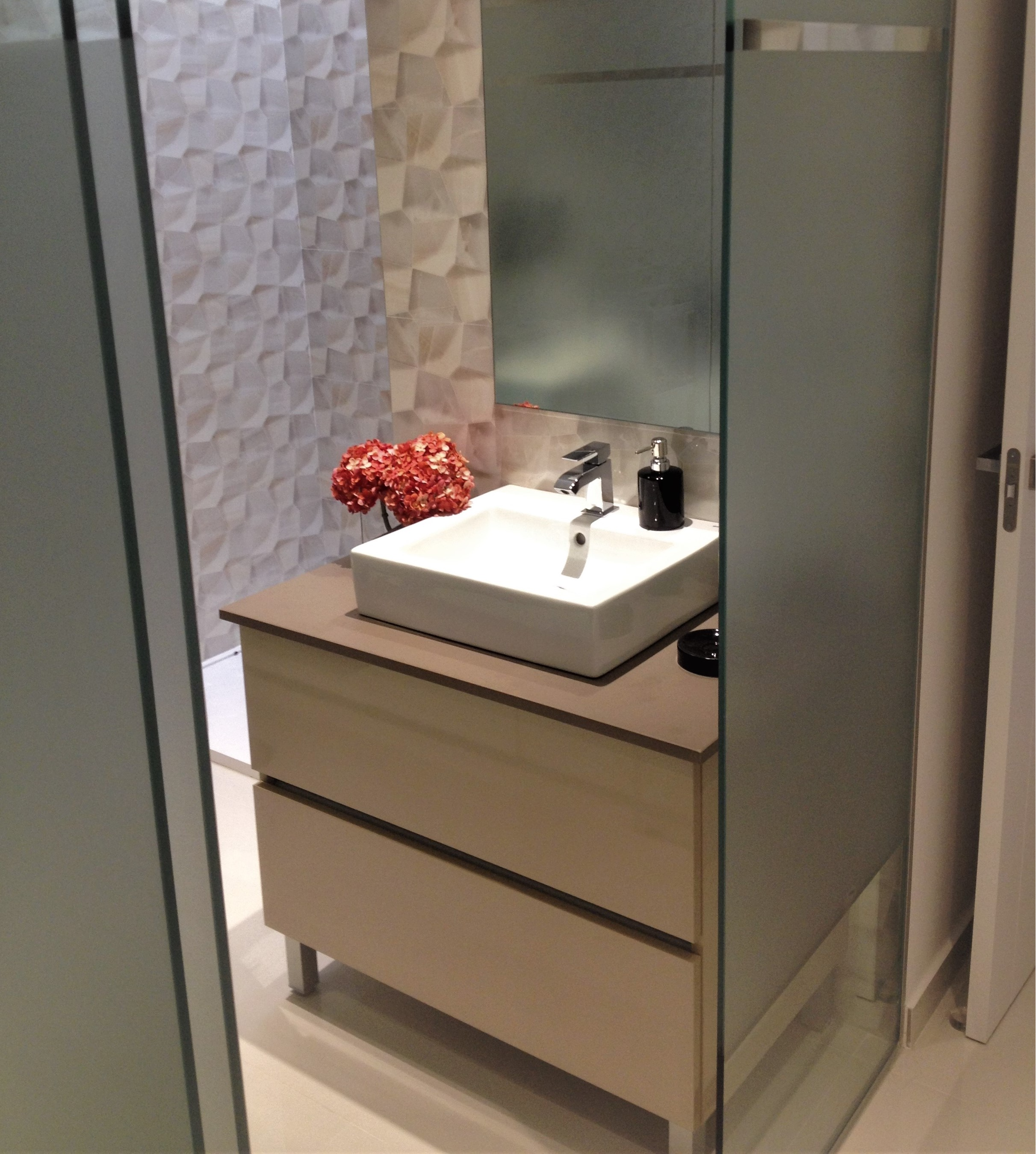 Mueble de baño color marrón chocolate brillo Mueble de baño color marrón chocolate brillo