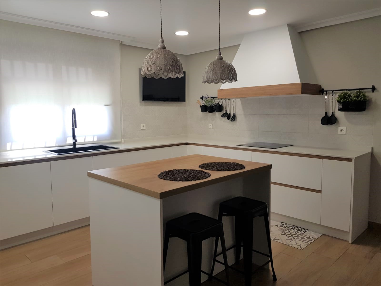 Diseño de cocina rústica y moderna: Productos y servicios de Ébano Interiorismo Diseño de cocina rústica y moderna: Productos y servicios de Ébano Interiorismo