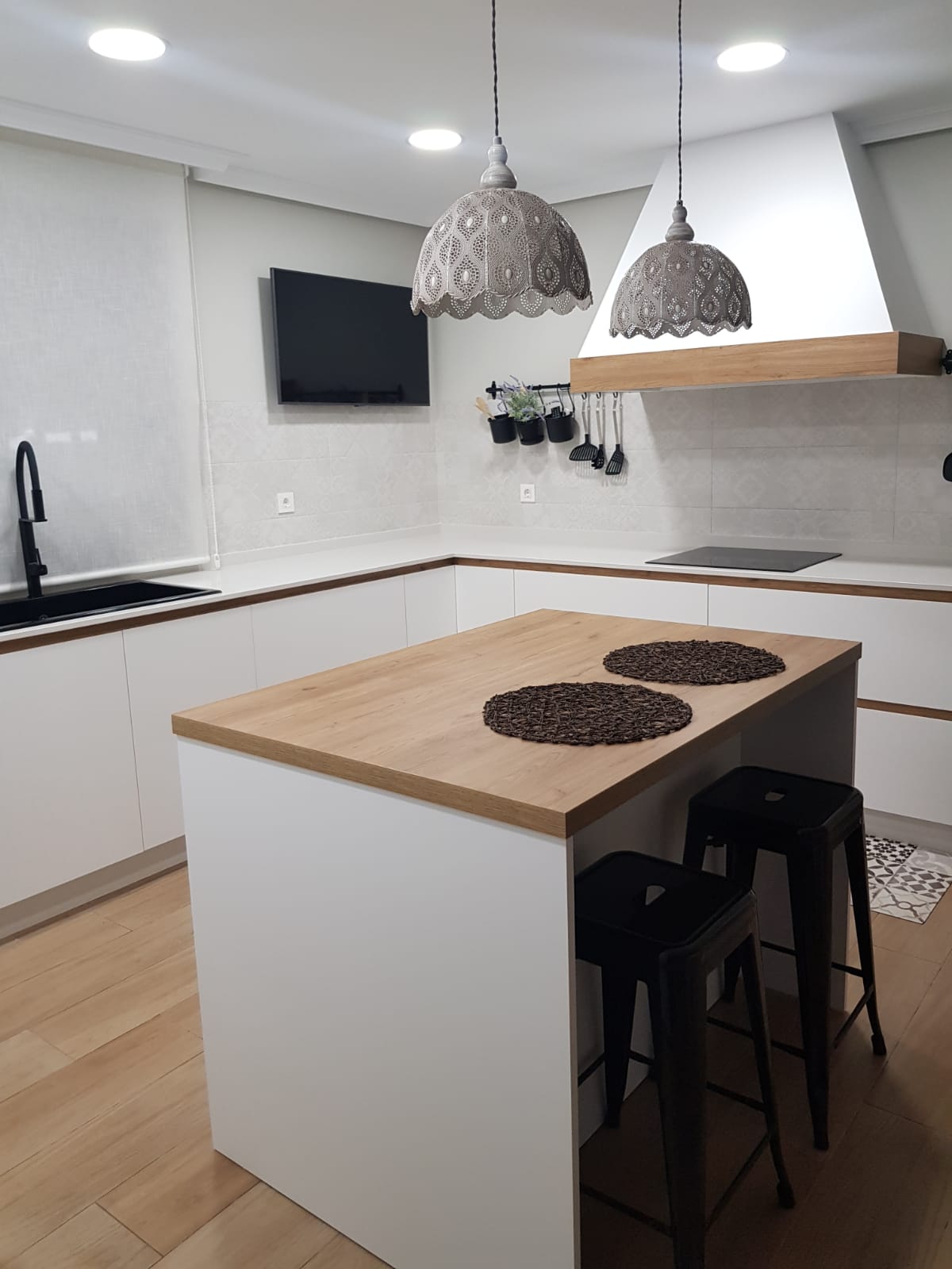 Diseño de cocina rústica y moderna: Productos y servicios de Ébano Interiorismo Diseño de cocina rústica y moderna: Productos y servicios de Ébano Interiorismo