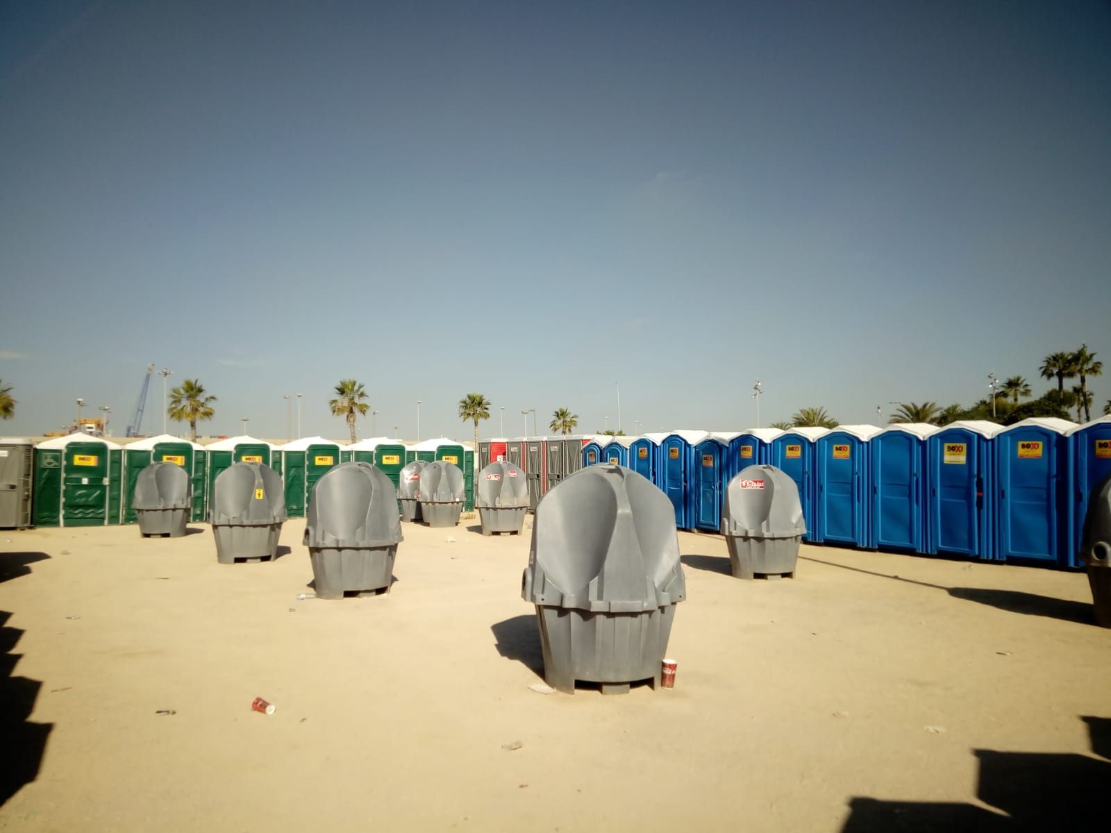 Alquiler y mantenimiento de sanitarios portátiles en playas: Productos de Boxi Balears Alquiler y mantenimiento de sanitarios portátiles en playas: Productos de Boxi Balears
