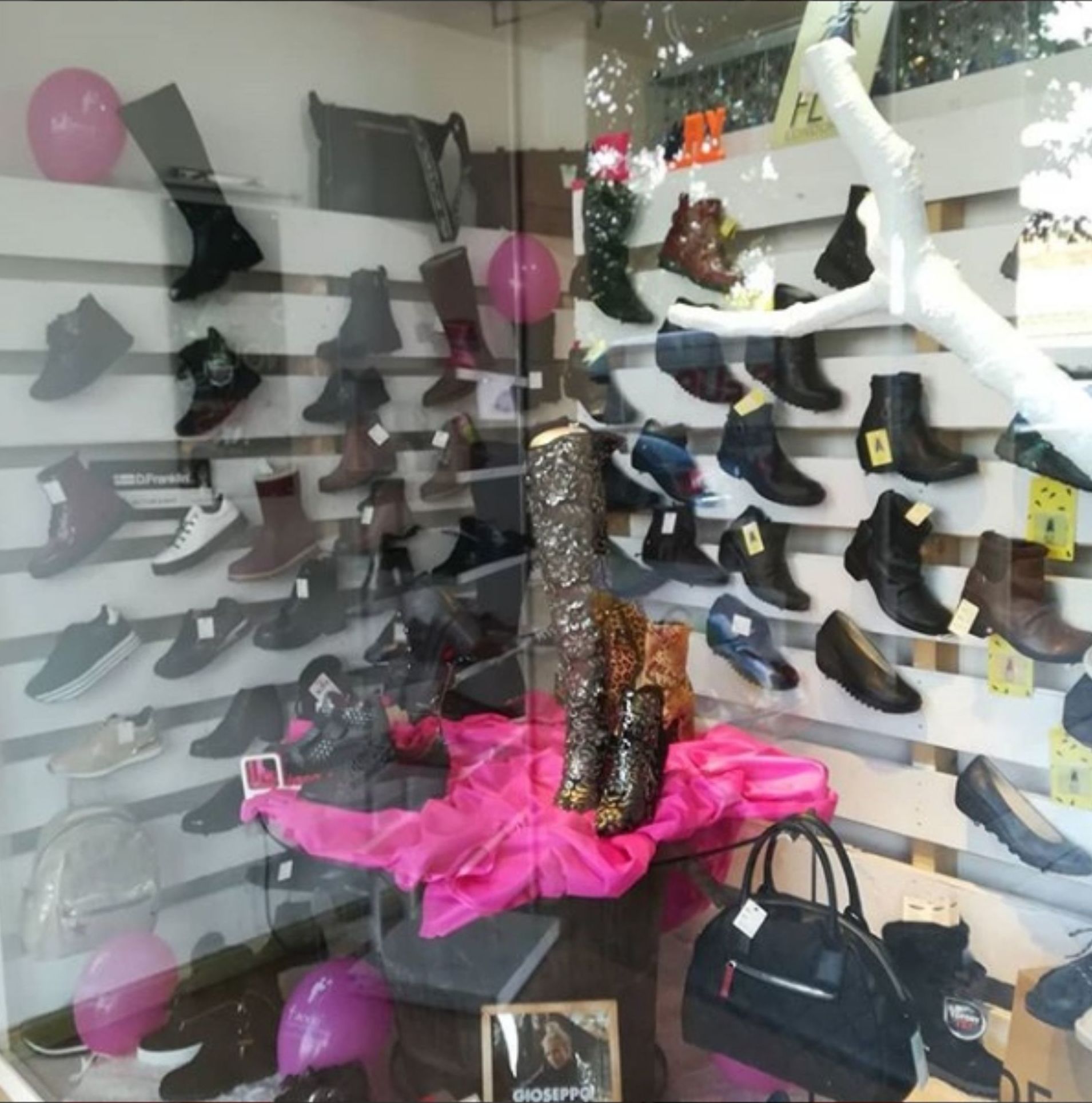 Zapatería y complementos en LLeida: Productos de Nou Pass Zapatería y complementos en LLeida: Productos de Nou Pass