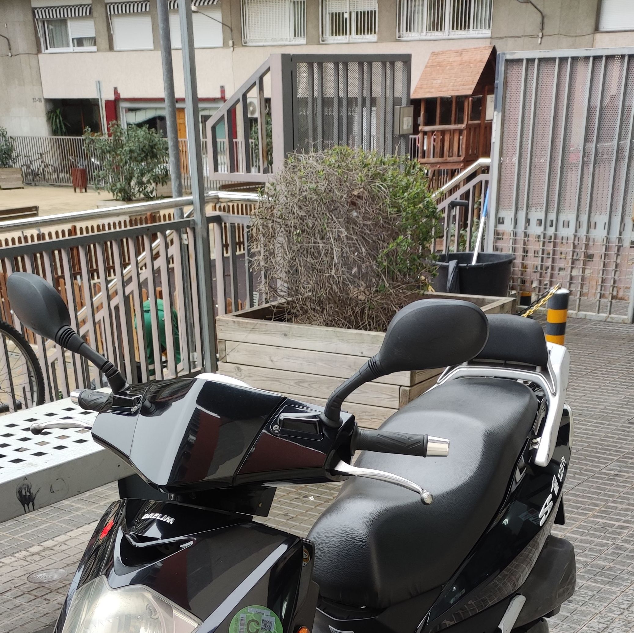 DAELIM S1 125: Productos y servicios de Motominut DAELIM S1 125: Productos y servicios de Motominut