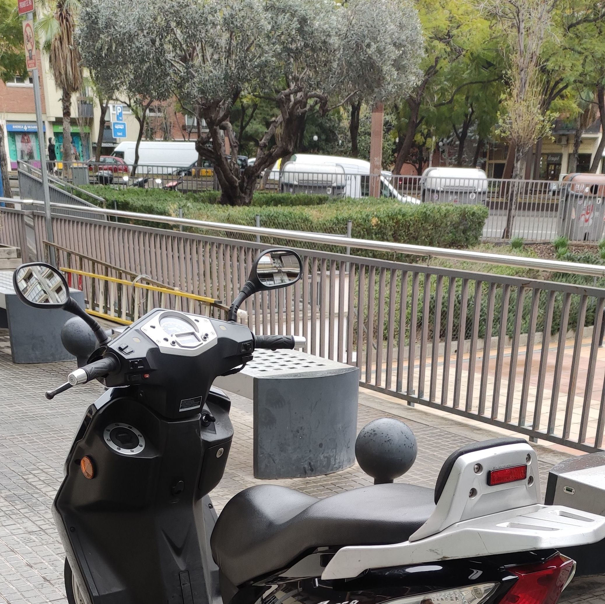 DAELIM S1 125: Productos y servicios de Motominut DAELIM S1 125: Productos y servicios de Motominut