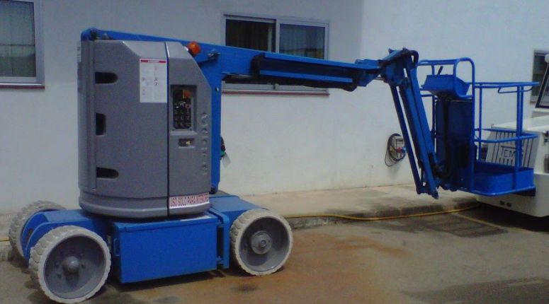 Cesta elevadora con operador: SERVICIOS de Agrutrans Cesta elevadora con operador: SERVICIOS de Agrutrans