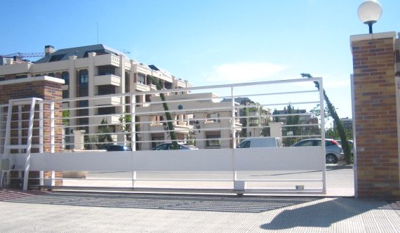 Puertas correderas: Catálogo de Industria Puertas y Cerramientos Puertas correderas: Catálogo de Industria Puertas y Cerramientos