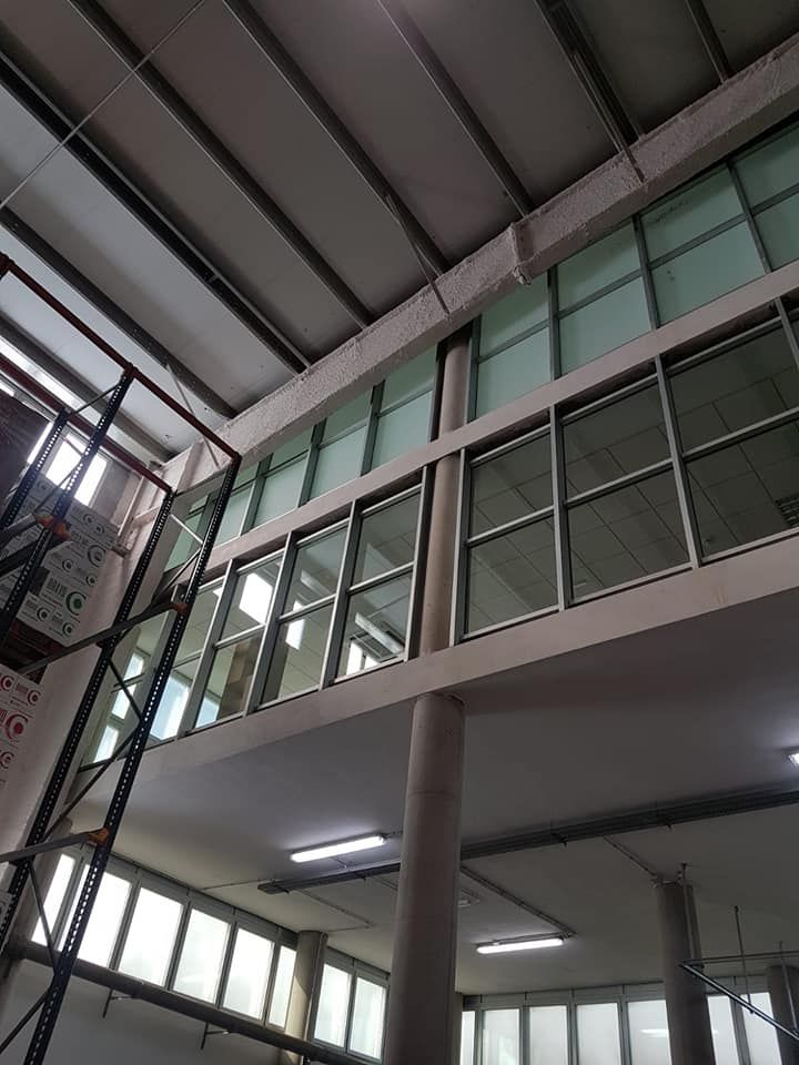 Limpiezas de cristales en altura: Servicios de Pértiga eXtrema Limpiezas de cristales en altura: Servicios de Pértiga eXtrema