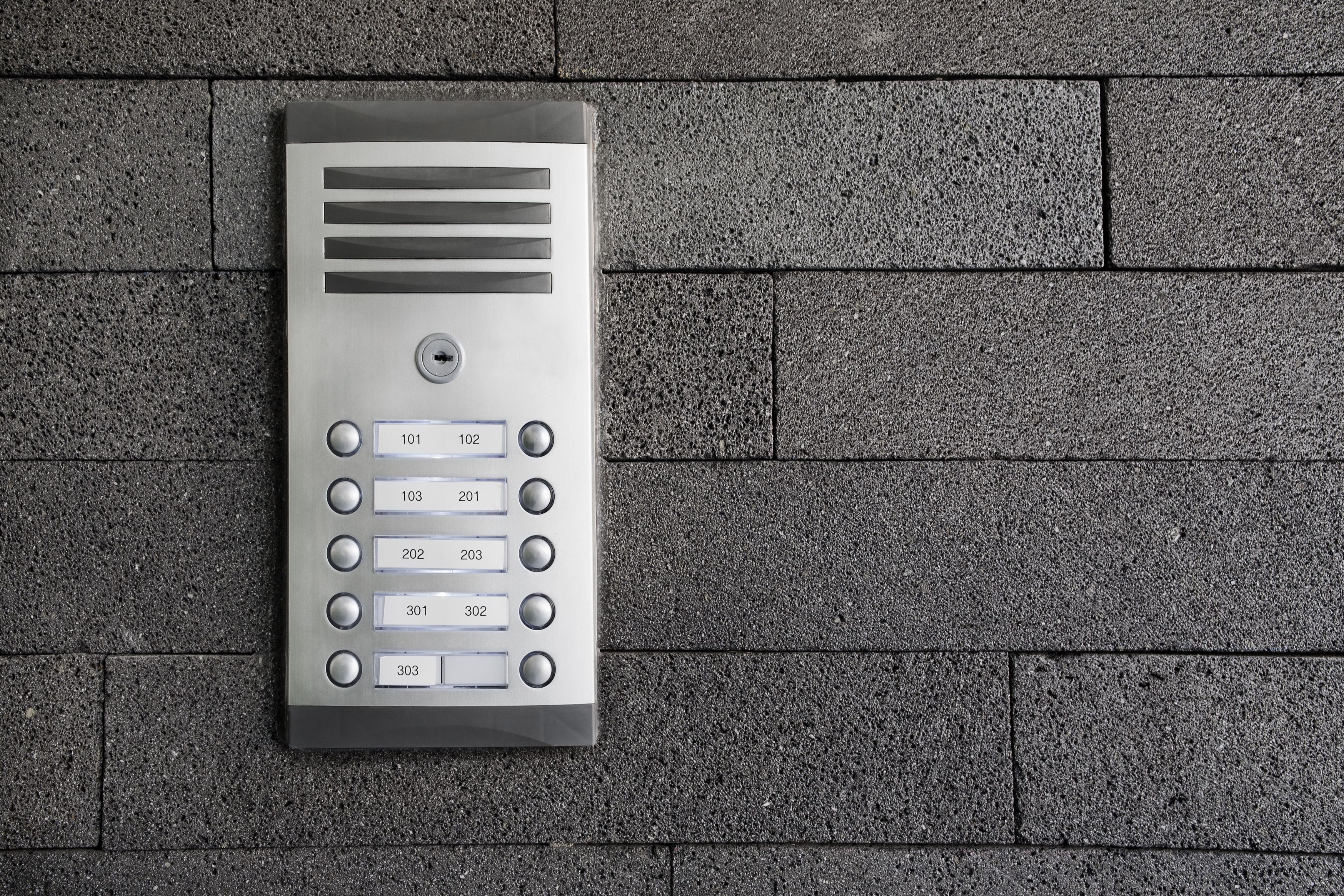 Porteros automáticos: Servicios de Mantenimiento e Instalaciones Eléctricas DHT Porteros automáticos: Servicios de Mantenimiento e Instalaciones Eléctricas DHT