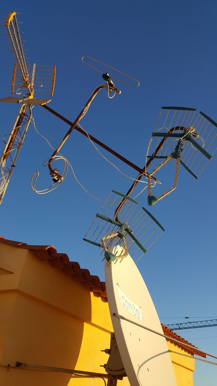 Antenas e instalación T.V.: Servicios de Mantenimiento e Instalaciones Eléctricas DHT Antenas e instalación T.V.: Servicios de Mantenimiento e Instalaciones Eléctricas DHT