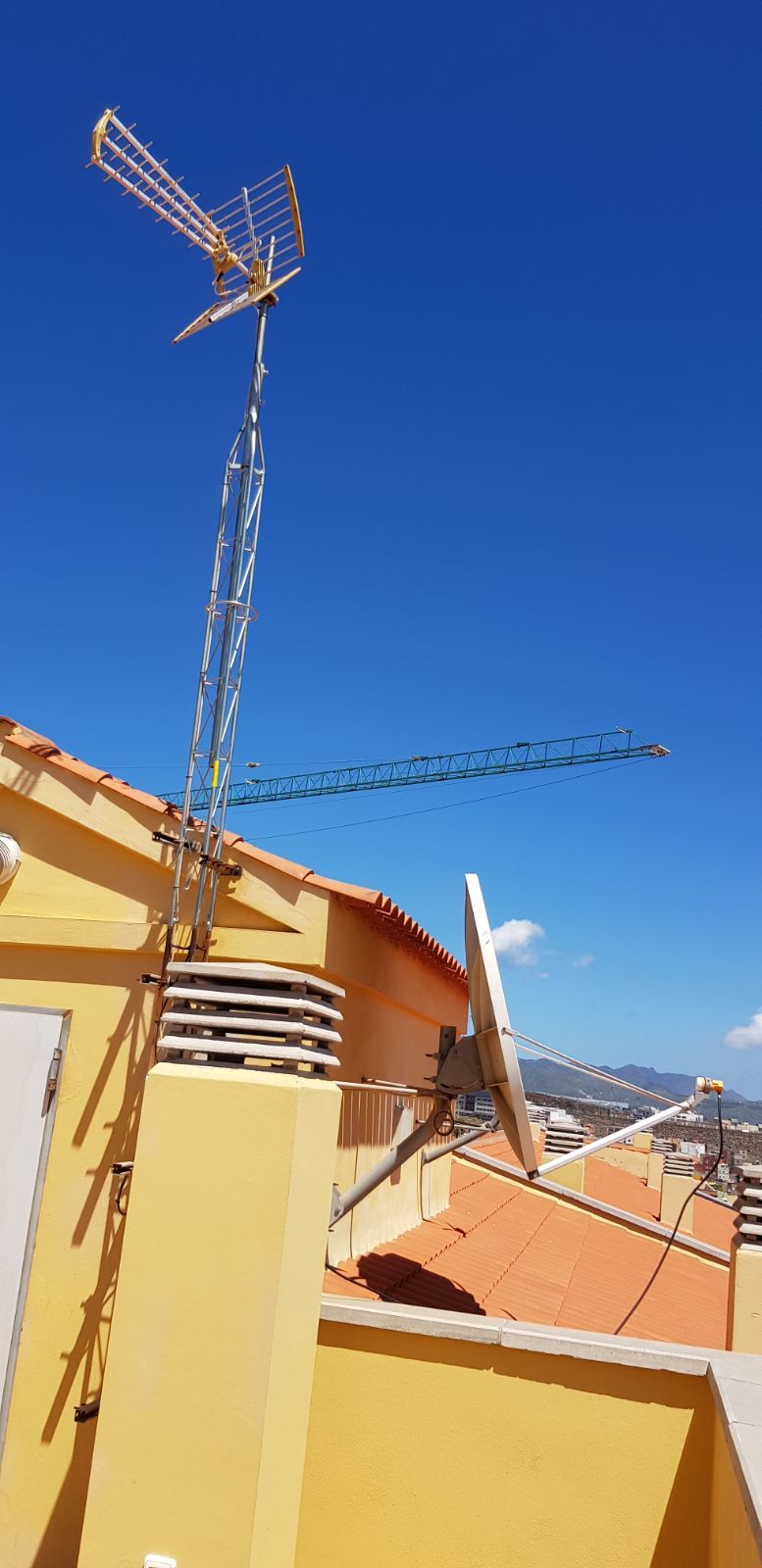 Antenas e instalación T.V.: Servicios de Mantenimiento e Instalaciones Eléctricas DHT Antenas e instalación T.V.: Servicios de Mantenimiento e Instalaciones Eléctricas DHT