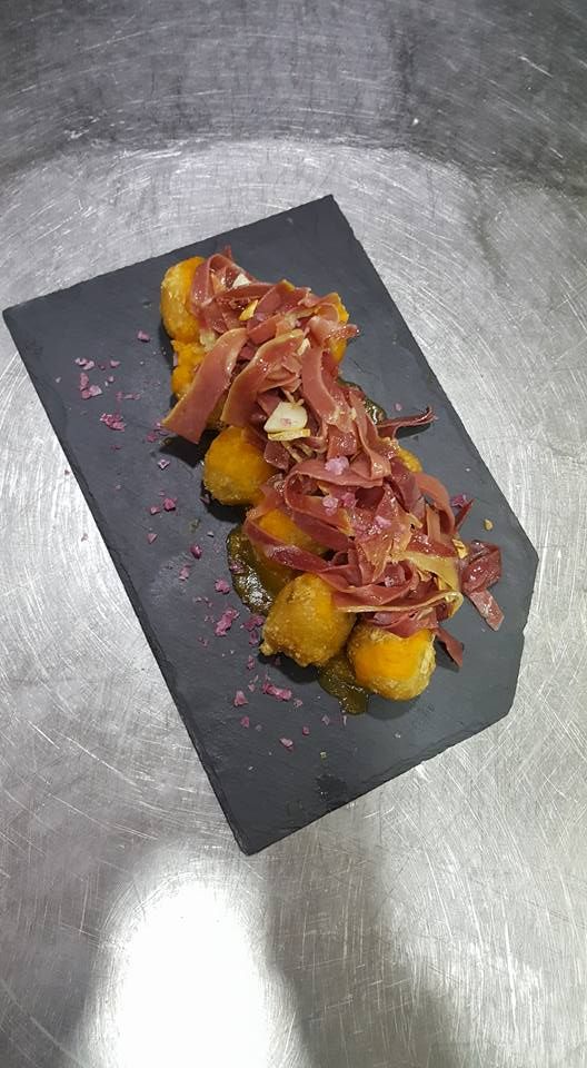 Corazones de alcachofa con lazos de jamón Corazones de alcachofa con lazos de jamón