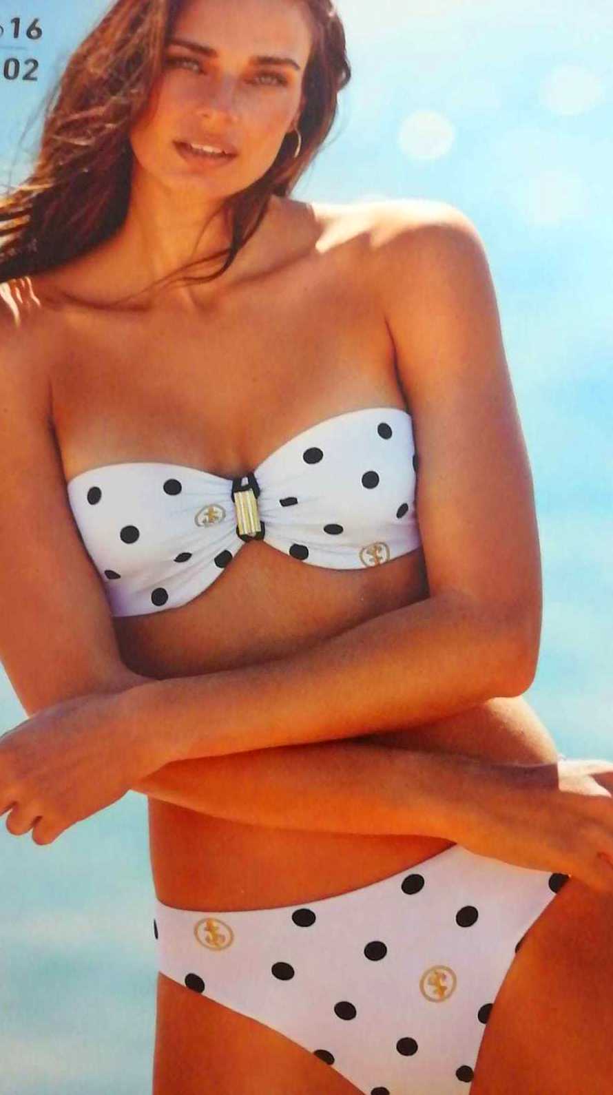 Bikini lunar negro , fondo blanco Bikini lunar negro , fondo blanco