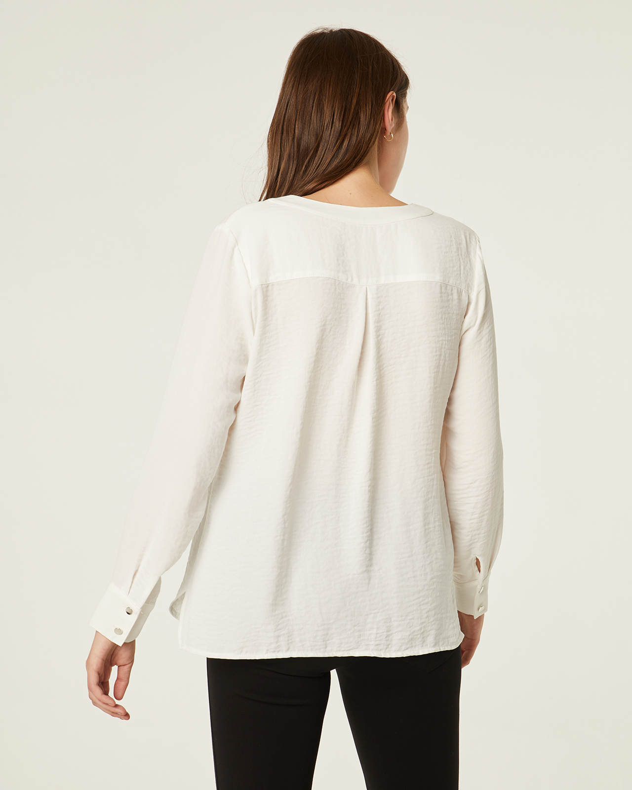 Blusa color blanco de manga larga: Catálogo de Manuela Lencería Blusa color blanco de manga larga: Catálogo de Manuela Lencería