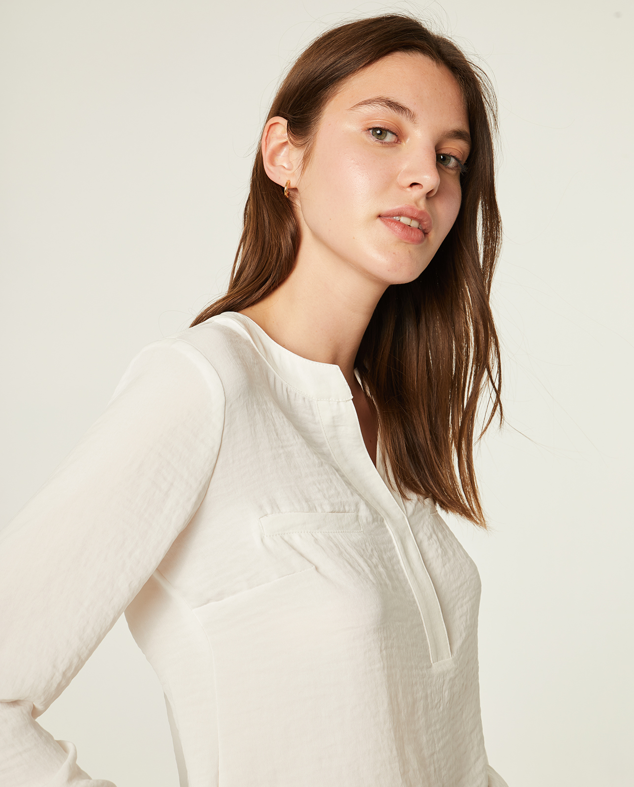 Blusa color blanco de manga larga: Catálogo de Manuela Lencería Blusa color blanco de manga larga: Catálogo de Manuela Lencería