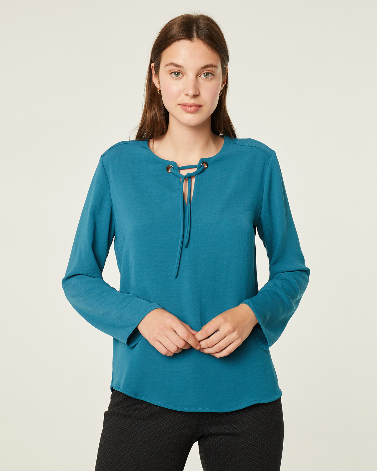 Blusa color azul de manga larga: Catálogo de Manuela Lencería Blusa color azul de manga larga: Catálogo de Manuela Lencería