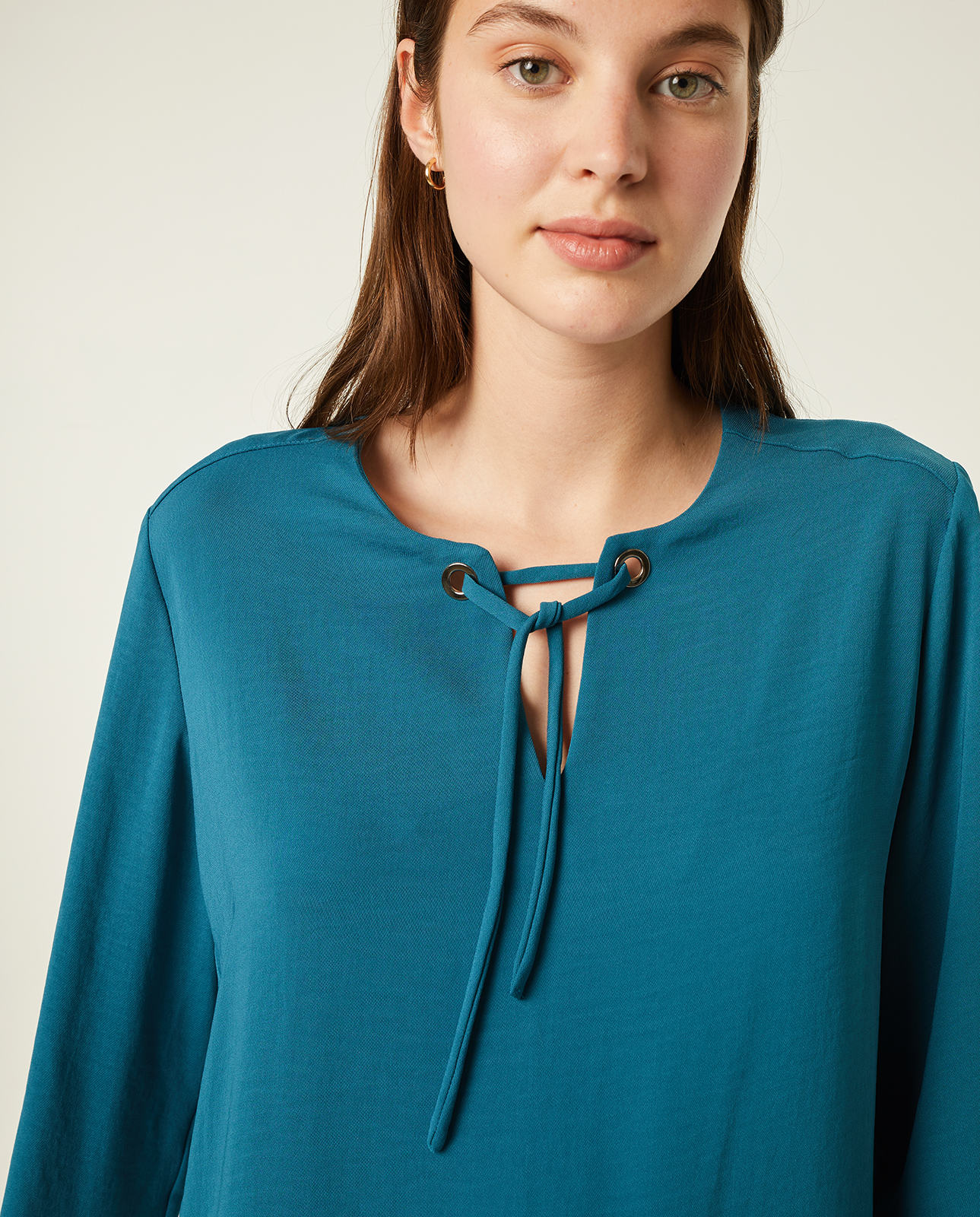 Blusa color azul de manga larga: Catálogo de Manuela Lencería Blusa color azul de manga larga: Catálogo de Manuela Lencería