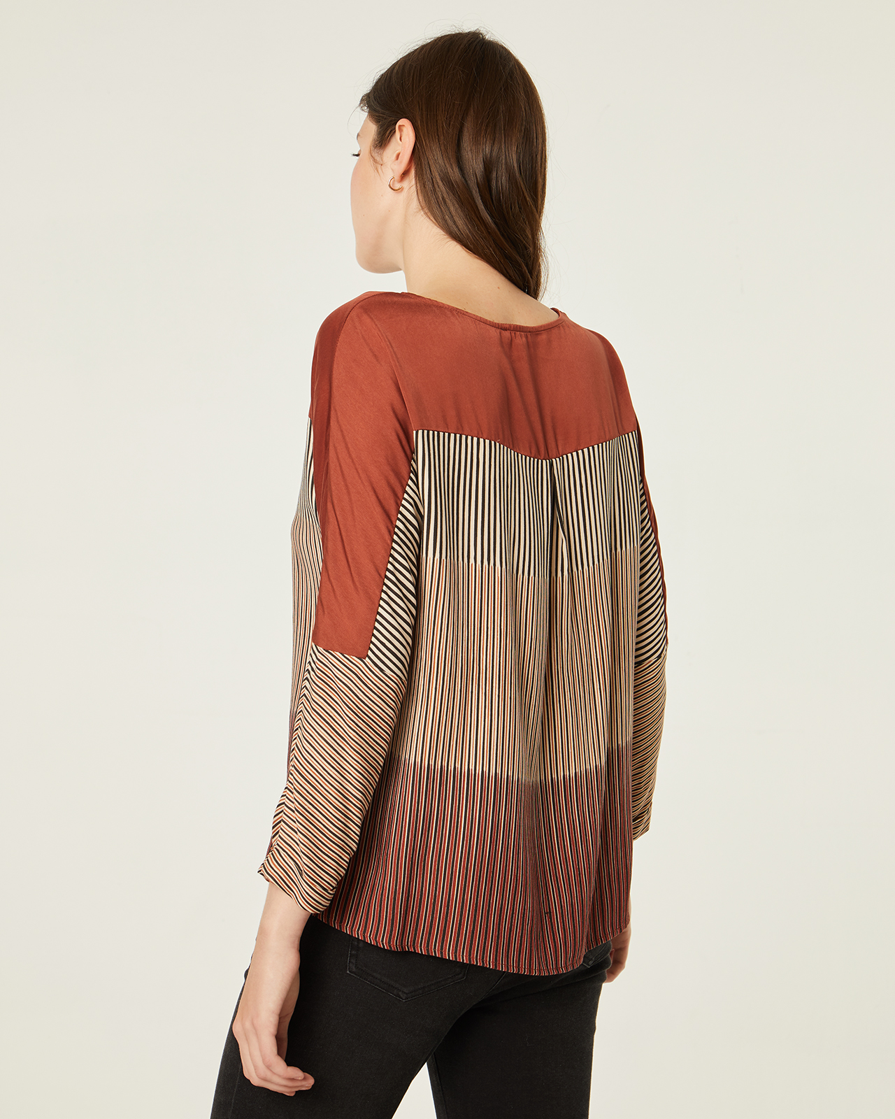 Blusa estampada: Catálogo de Manuela Lencería Blusa estampada: Catálogo de Manuela Lencería