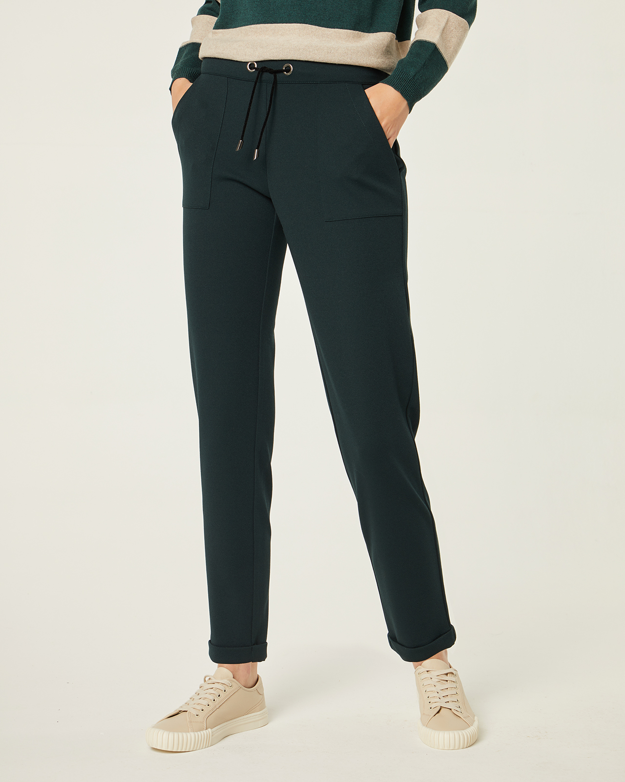 Pantalón recto de sport con bolsillos: Catálogo de Manuela Lencería Pantalón recto de sport con bolsillos: Catálogo de Manuela Lencería