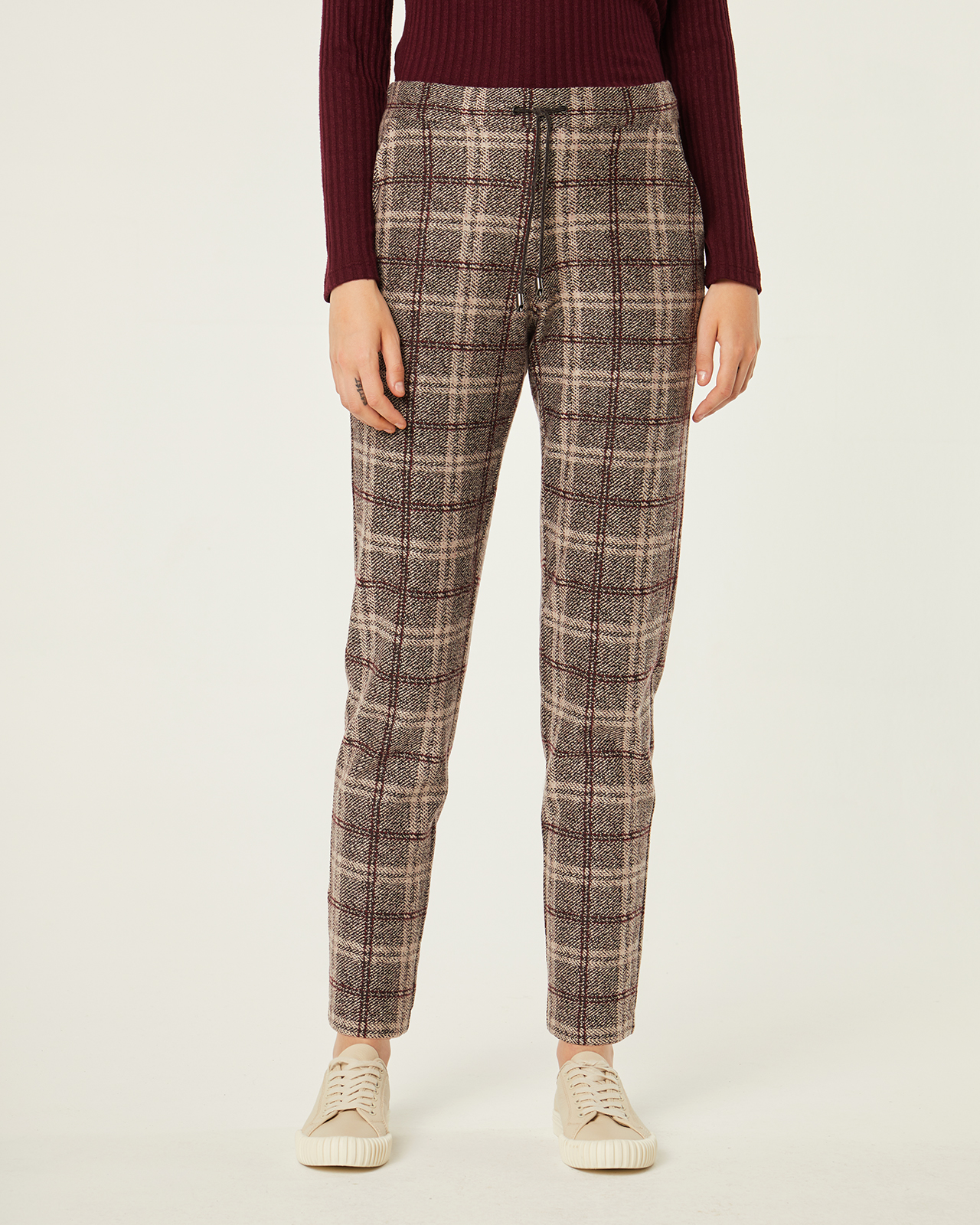 Pantalón de cuadros con bolsillos: Catálogo de Manuela Lencería Pantalón de cuadros con bolsillos: Catálogo de Manuela Lencería