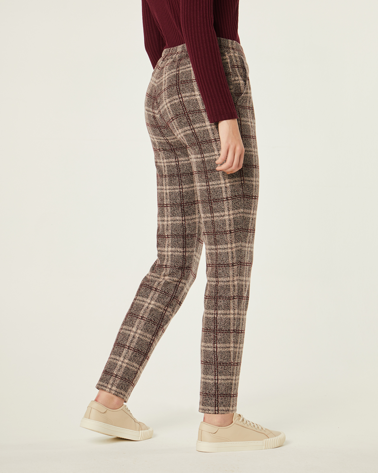 Pantalón de cuadros con bolsillos: Catálogo de Manuela Lencería Pantalón de cuadros con bolsillos: Catálogo de Manuela Lencería