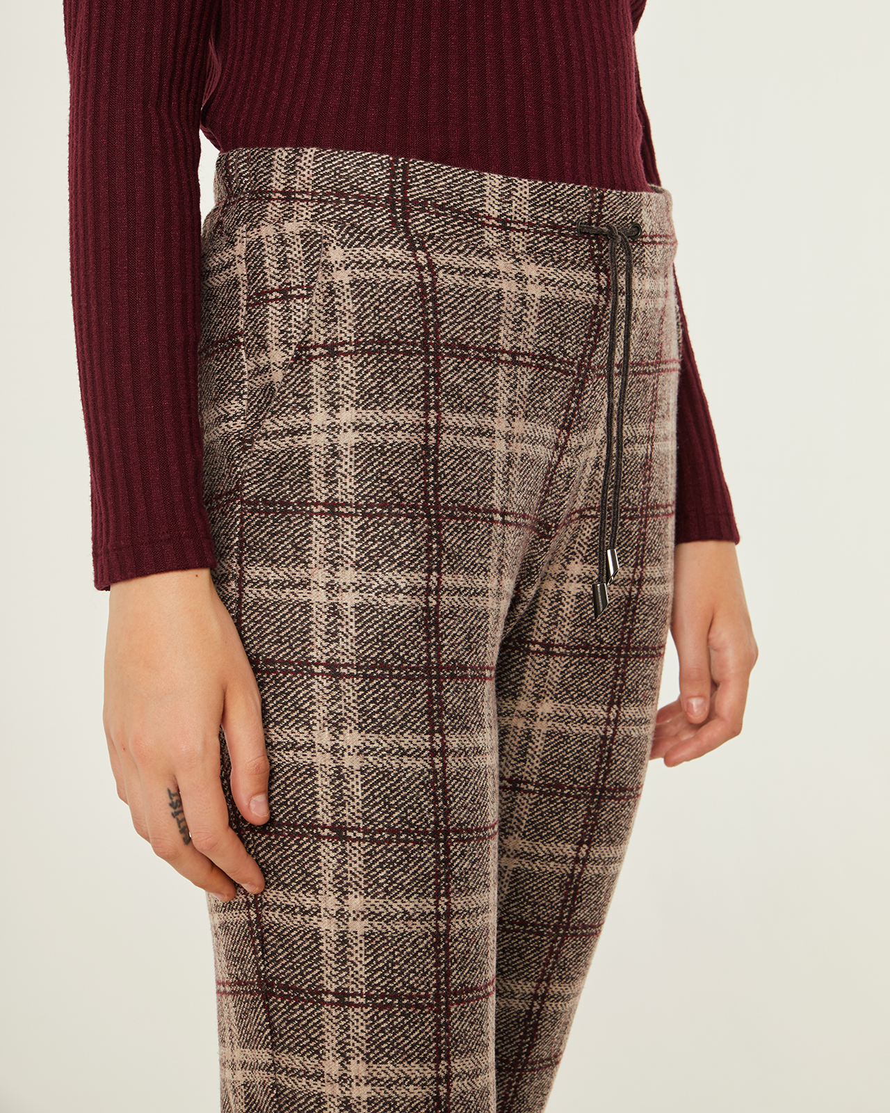 Pantalón de cuadros con bolsillos: Catálogo de Manuela Lencería Pantalón de cuadros con bolsillos: Catálogo de Manuela Lencería