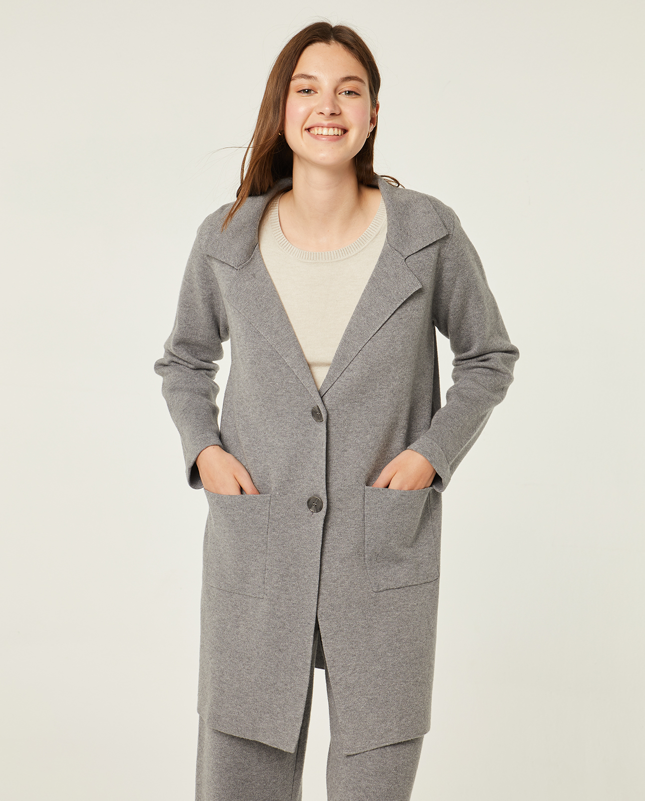 Chaqueta de punto color gris: Catálogo de Manuela Lencería Chaqueta de punto color gris: Catálogo de Manuela Lencería