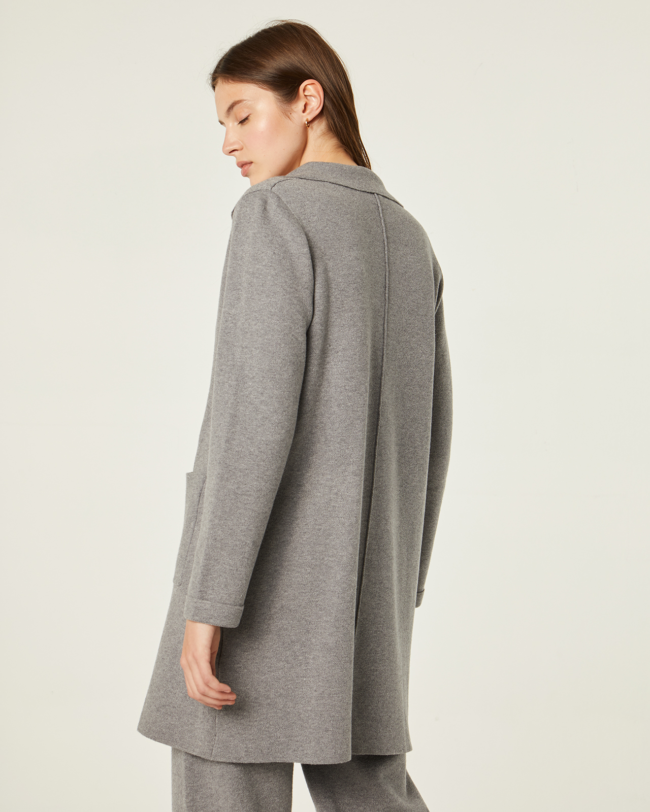 Chaqueta de punto color gris: Catálogo de Manuela Lencería Chaqueta de punto color gris: Catálogo de Manuela Lencería