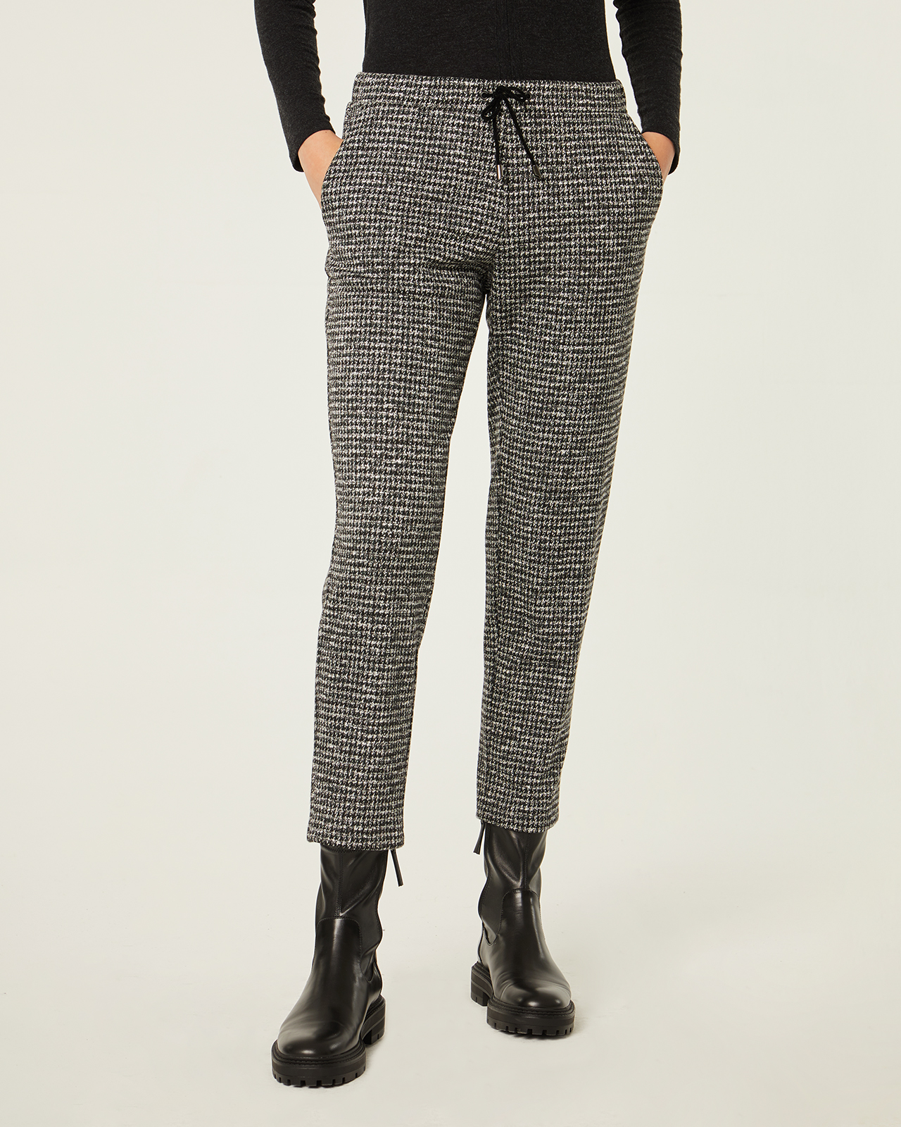 Pantalón pitillo de cuadros: Catálogo de Manuela Lencería Pantalón pitillo de cuadros: Catálogo de Manuela Lencería