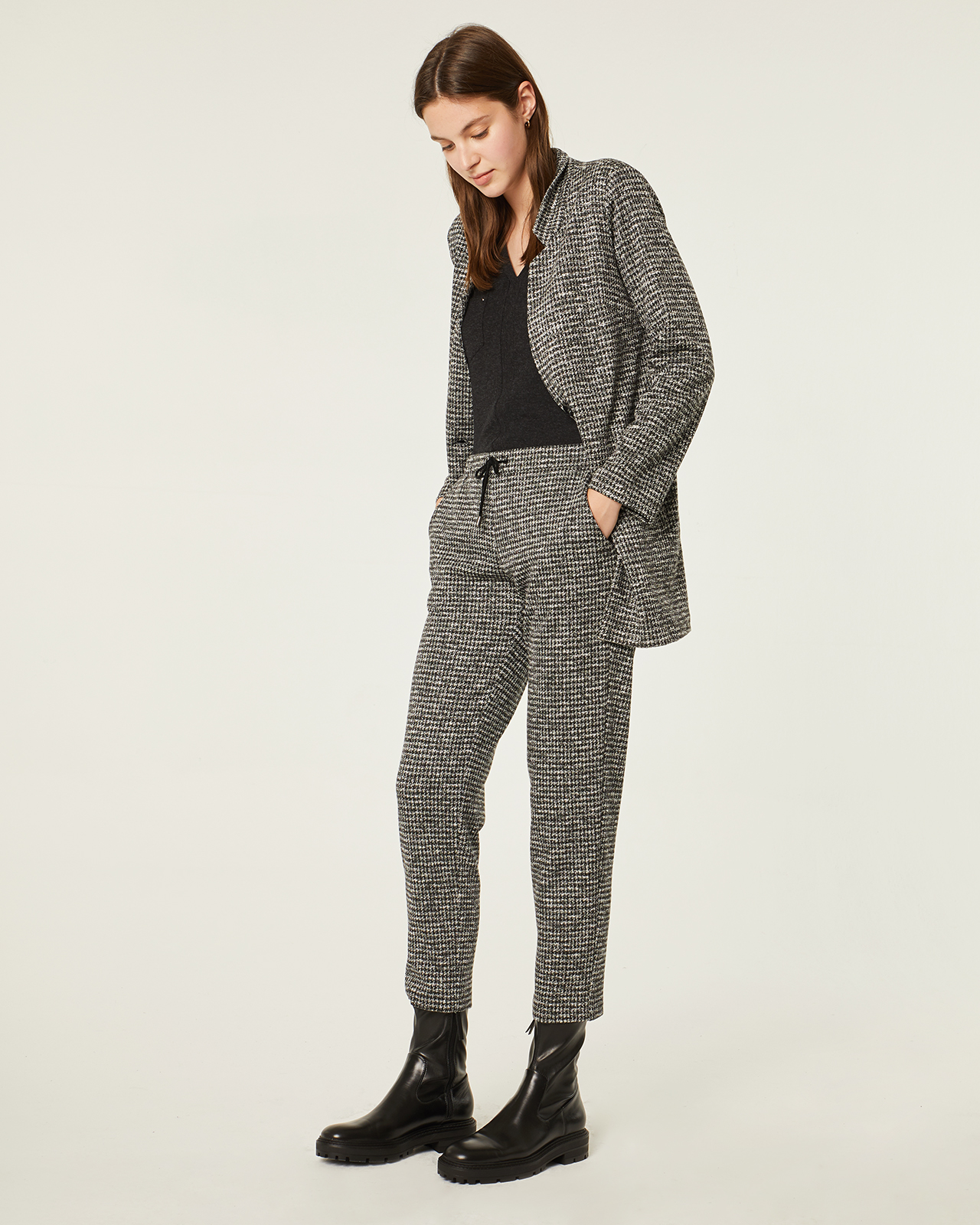 Conjunto chaqueta y pantalón de cuadros: Catálogo de Manuela Lencería Conjunto chaqueta y pantalón de cuadros: Catálogo de Manuela Lencería