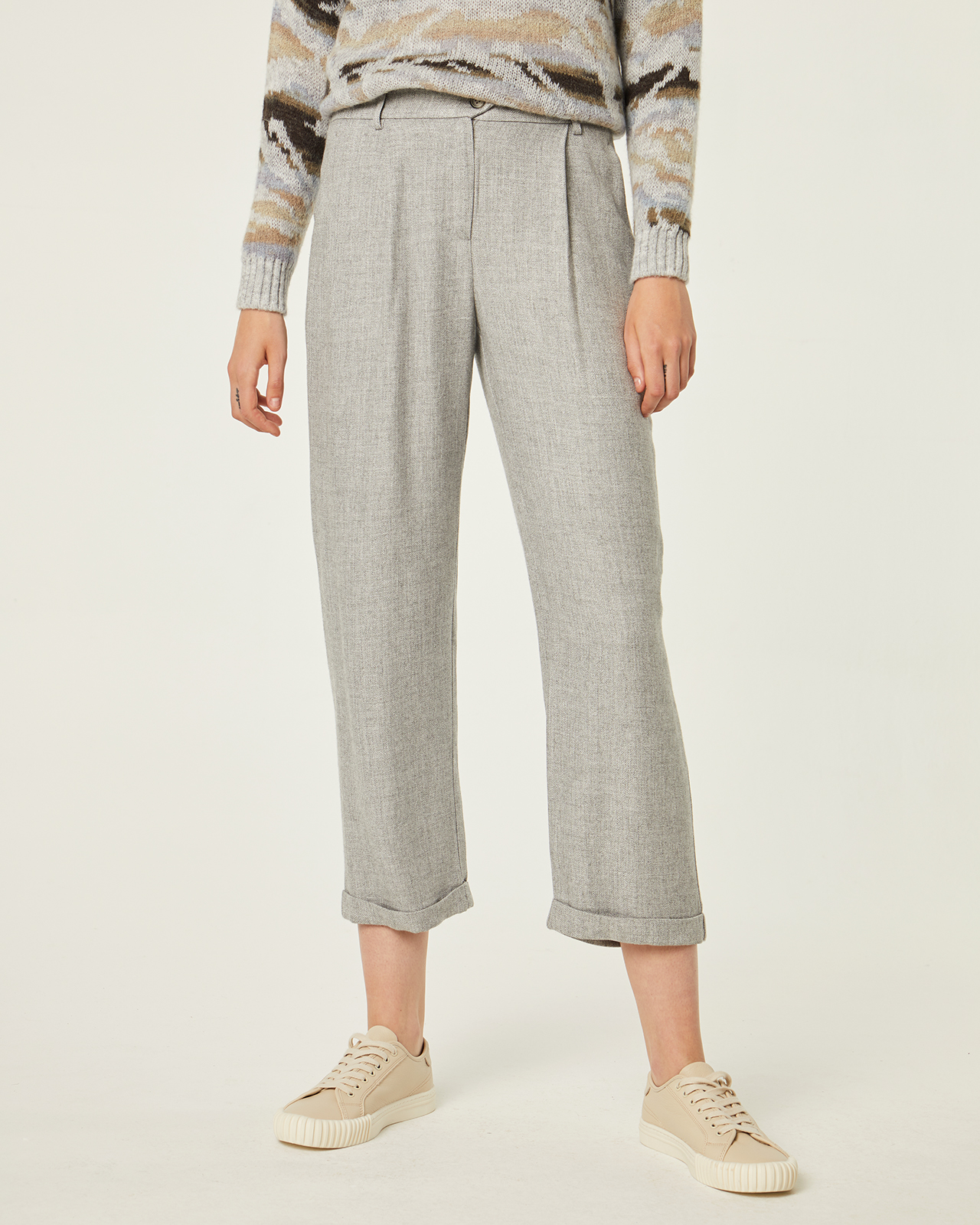 Pantalón pirata en color gris perla: Catálogo de Manuela Lencería Pantalón pirata en color gris perla: Catálogo de Manuela Lencería