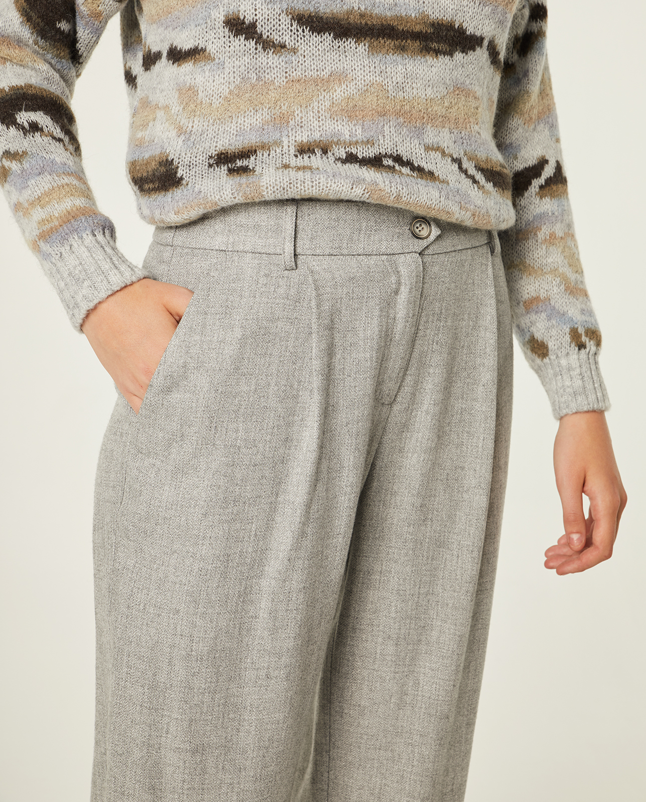 Pantalón pirata en color gris perla: Catálogo de Manuela Lencería Pantalón pirata en color gris perla: Catálogo de Manuela Lencería