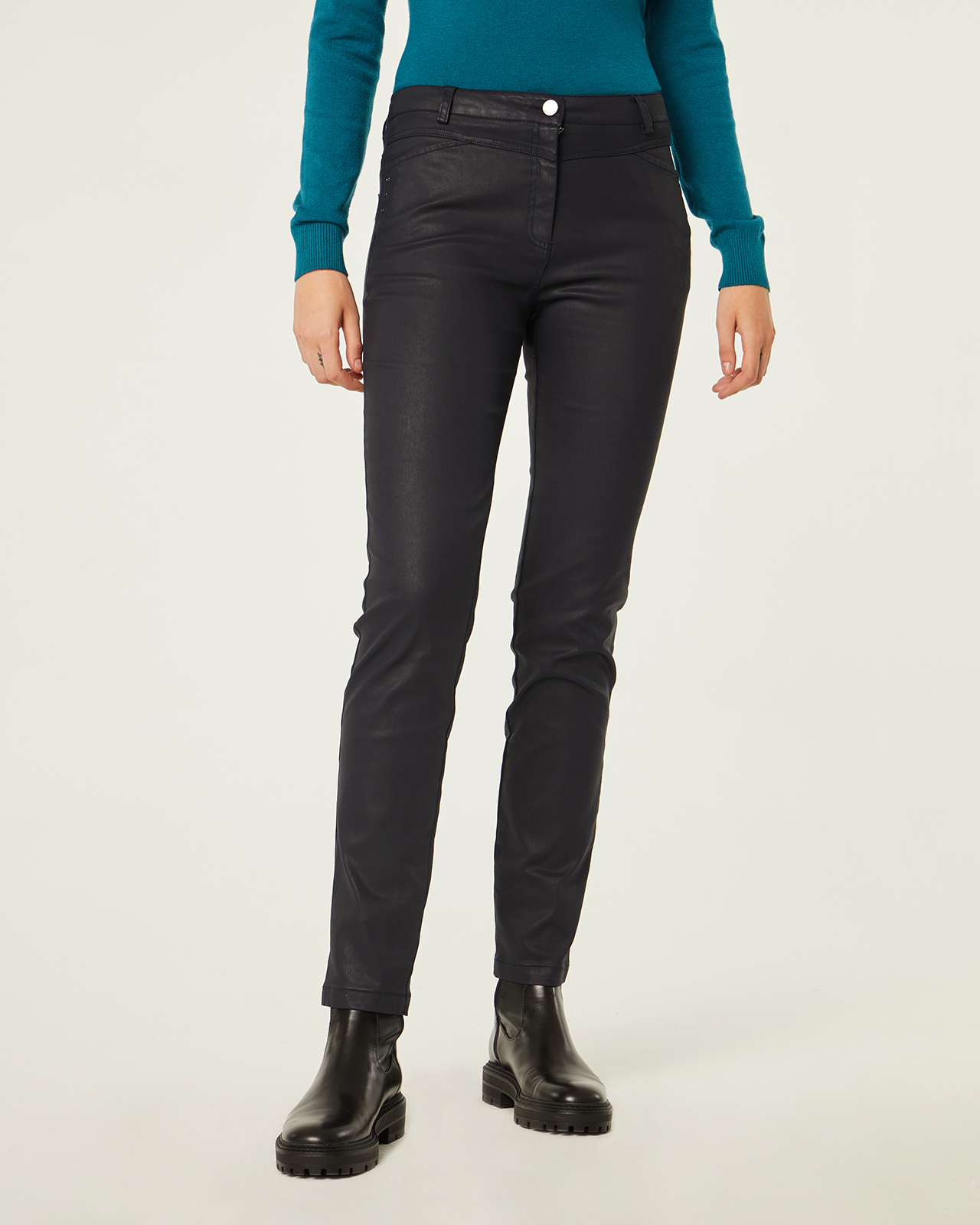 Pantalón pitillo color negro: Catálogo de Manuela Lencería Pantalón pitillo color negro: Catálogo de Manuela Lencería