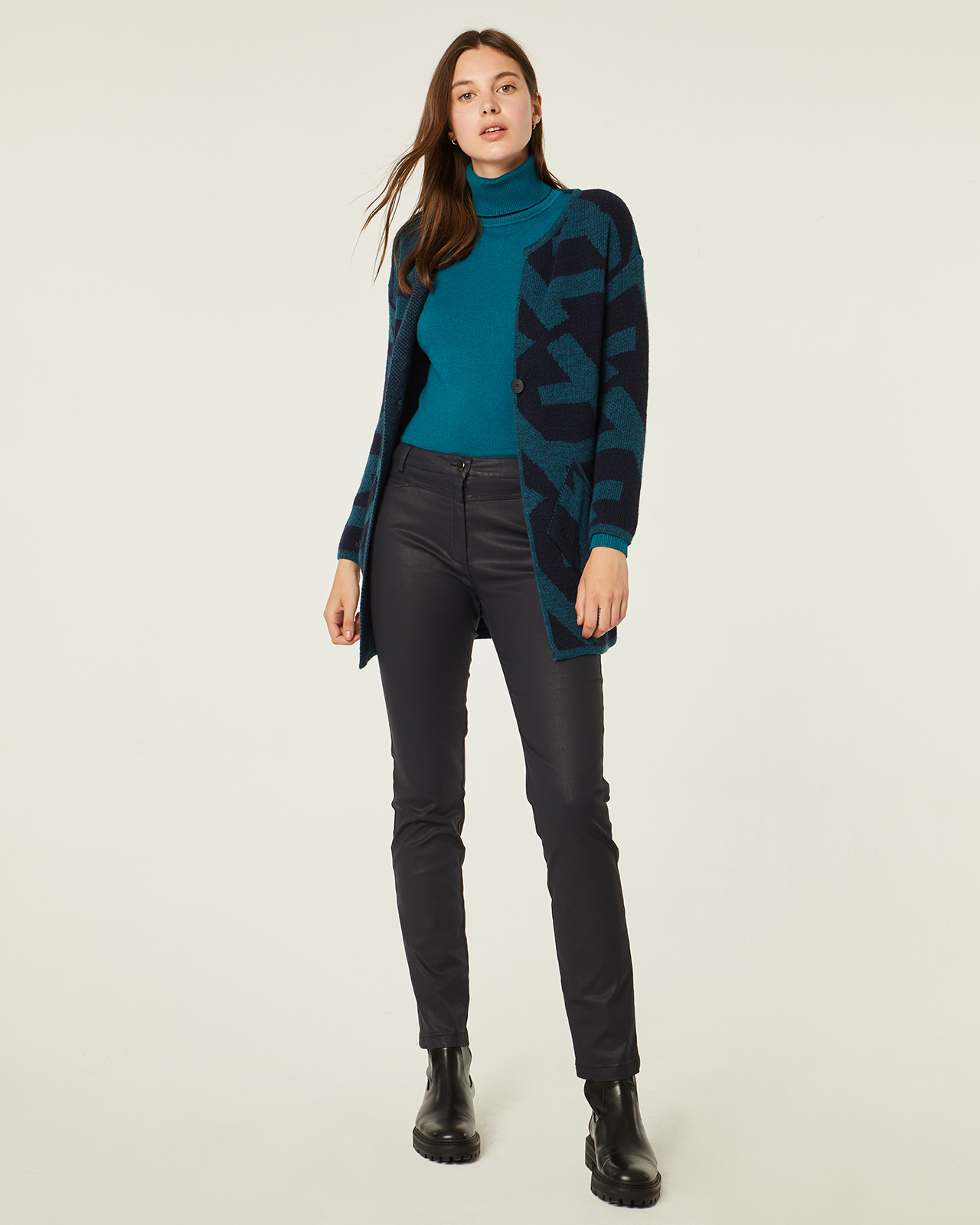 Pantalón pitillo color negro: Catálogo de Manuela Lencería Pantalón pitillo color negro: Catálogo de Manuela Lencería