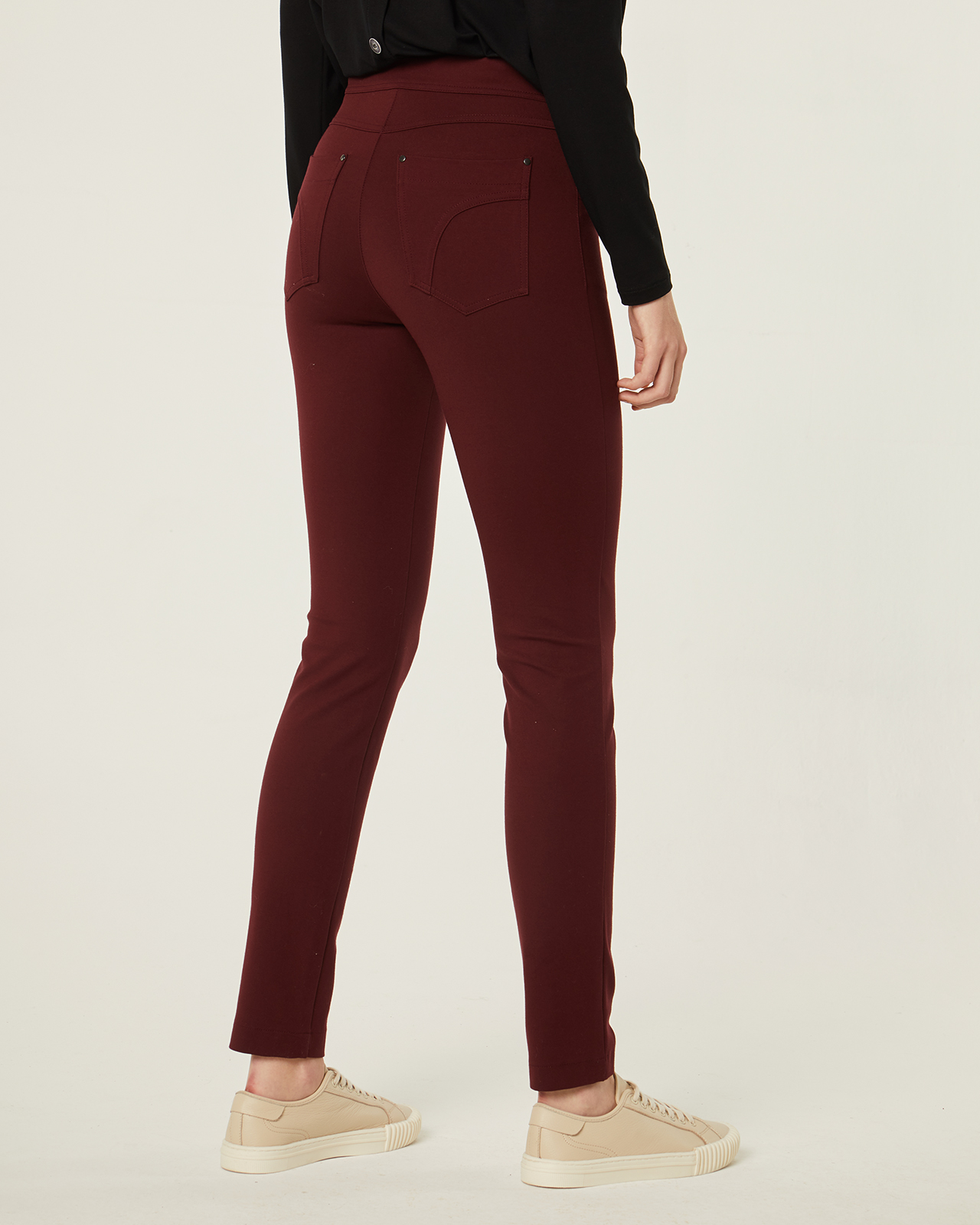 Pantalón pitillo color granate: Catálogo de Manuela Lencería Pantalón pitillo color granate: Catálogo de Manuela Lencería
