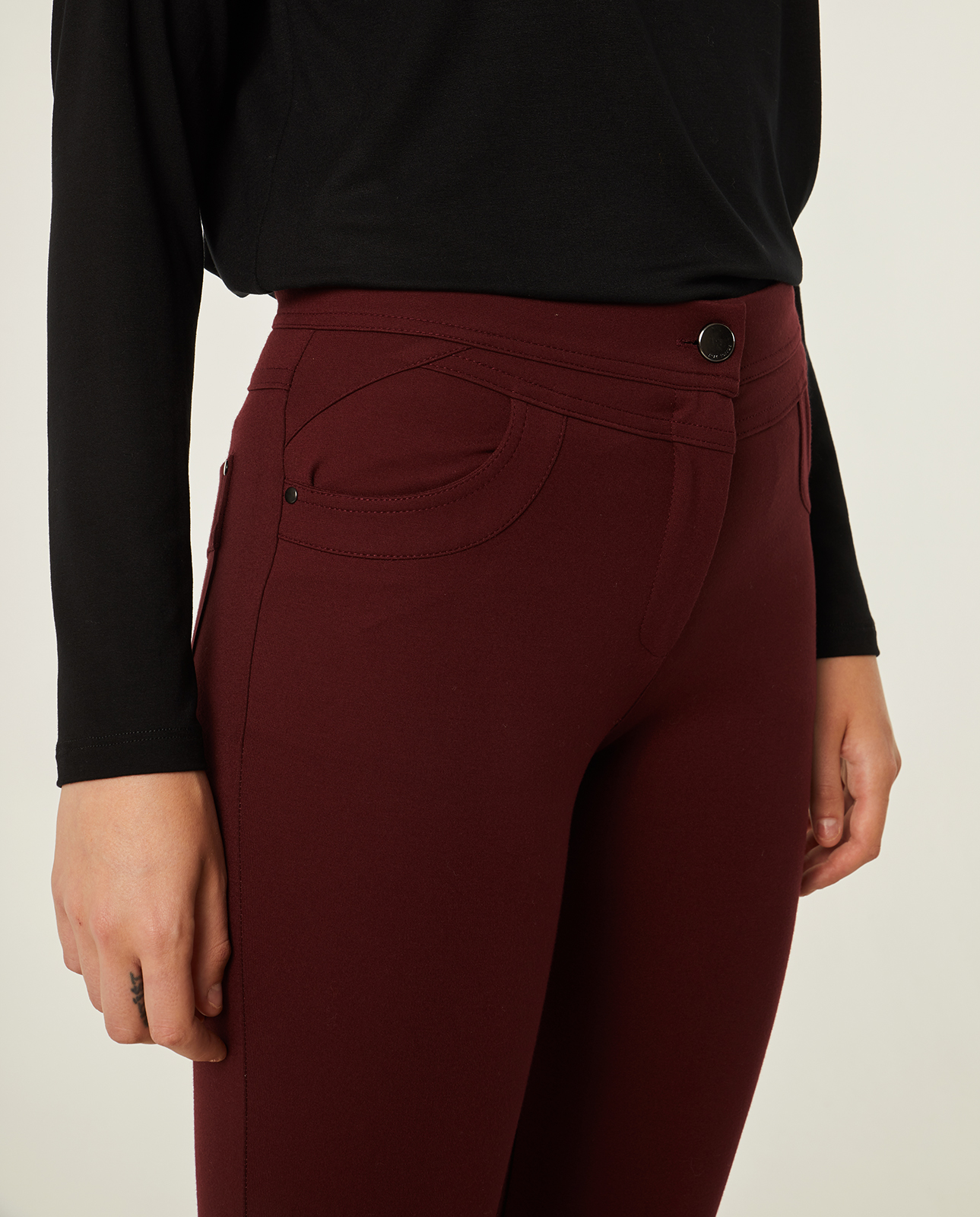 Pantalón pitillo color granate: Catálogo de Manuela Lencería Pantalón pitillo color granate: Catálogo de Manuela Lencería