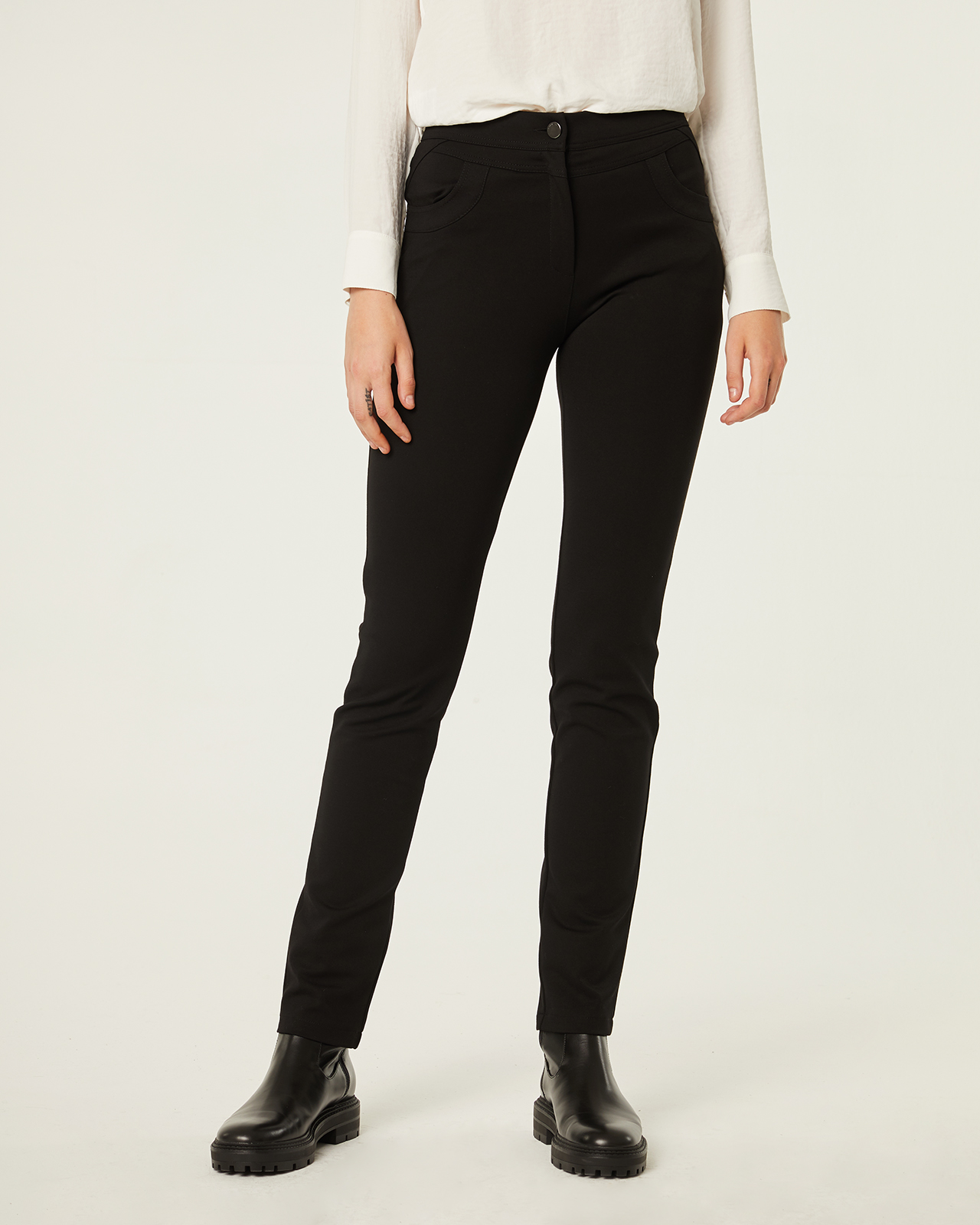 Pantalón pitillo color negro: Catálogo de Manuela Lencería Pantalón pitillo color negro: Catálogo de Manuela Lencería
