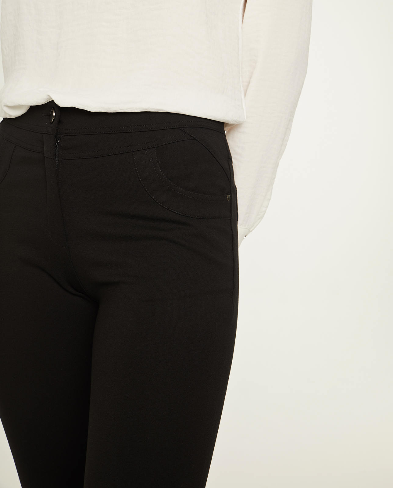 Pantalón pitillo color negro: Catálogo de Manuela Lencería Pantalón pitillo color negro: Catálogo de Manuela Lencería