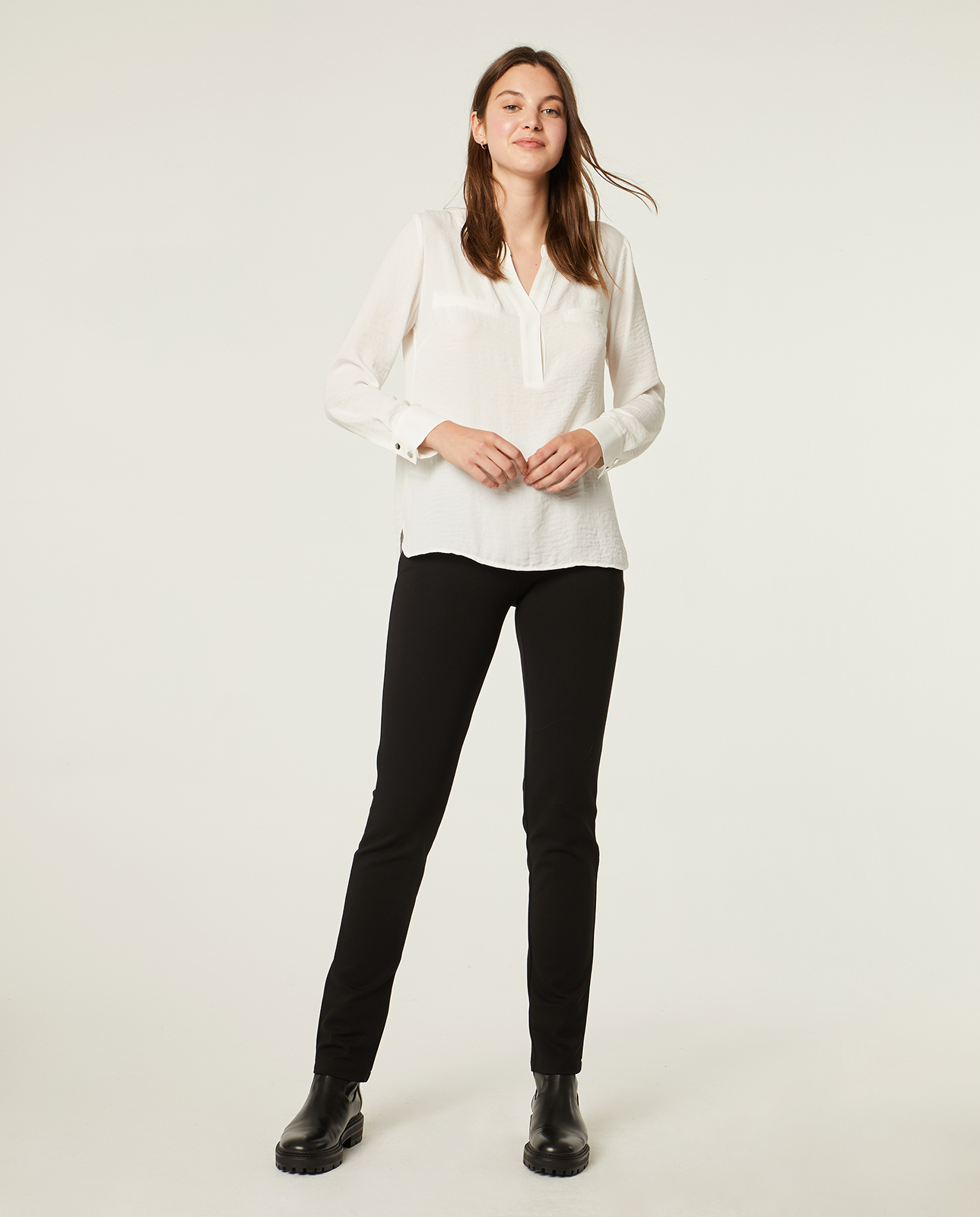 Pantalón pitillo color negro: Catálogo de Manuela Lencería Pantalón pitillo color negro: Catálogo de Manuela Lencería