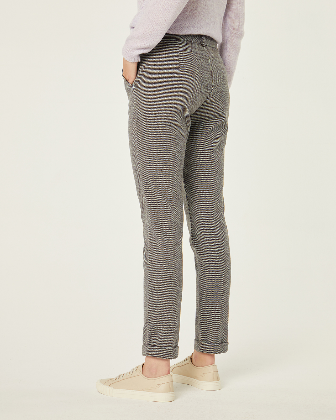 Pantalón recto color gris: Catálogo de Manuela Lencería Pantalón recto color gris: Catálogo de Manuela Lencería