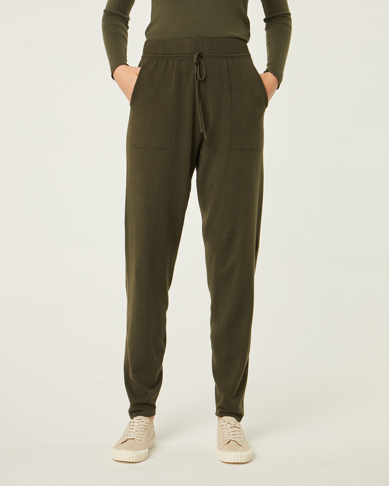 Pantalón de punto color verde: Catálogo de Manuela Lencería Pantalón de punto color verde: Catálogo de Manuela Lencería
